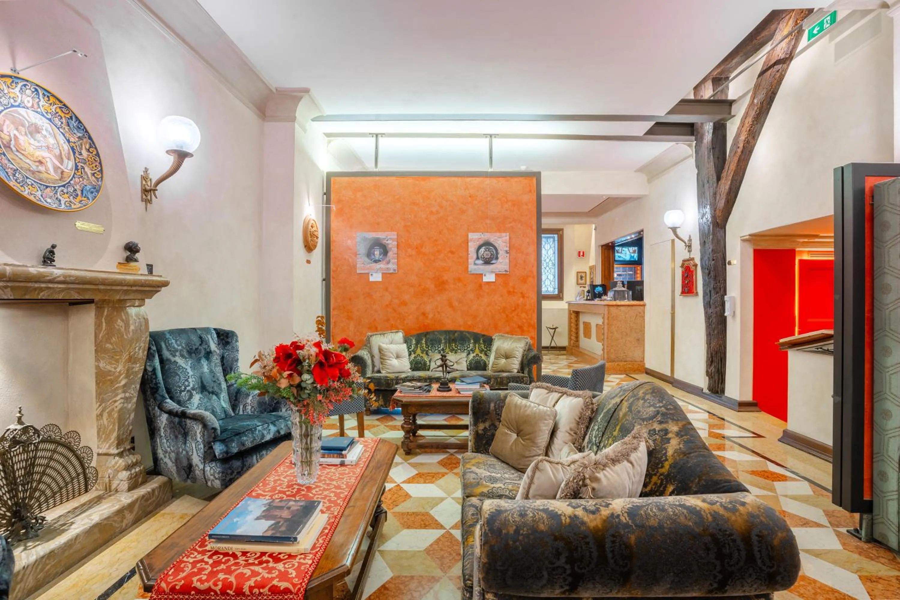 Lobby or reception in Art Hotel Commercianti
