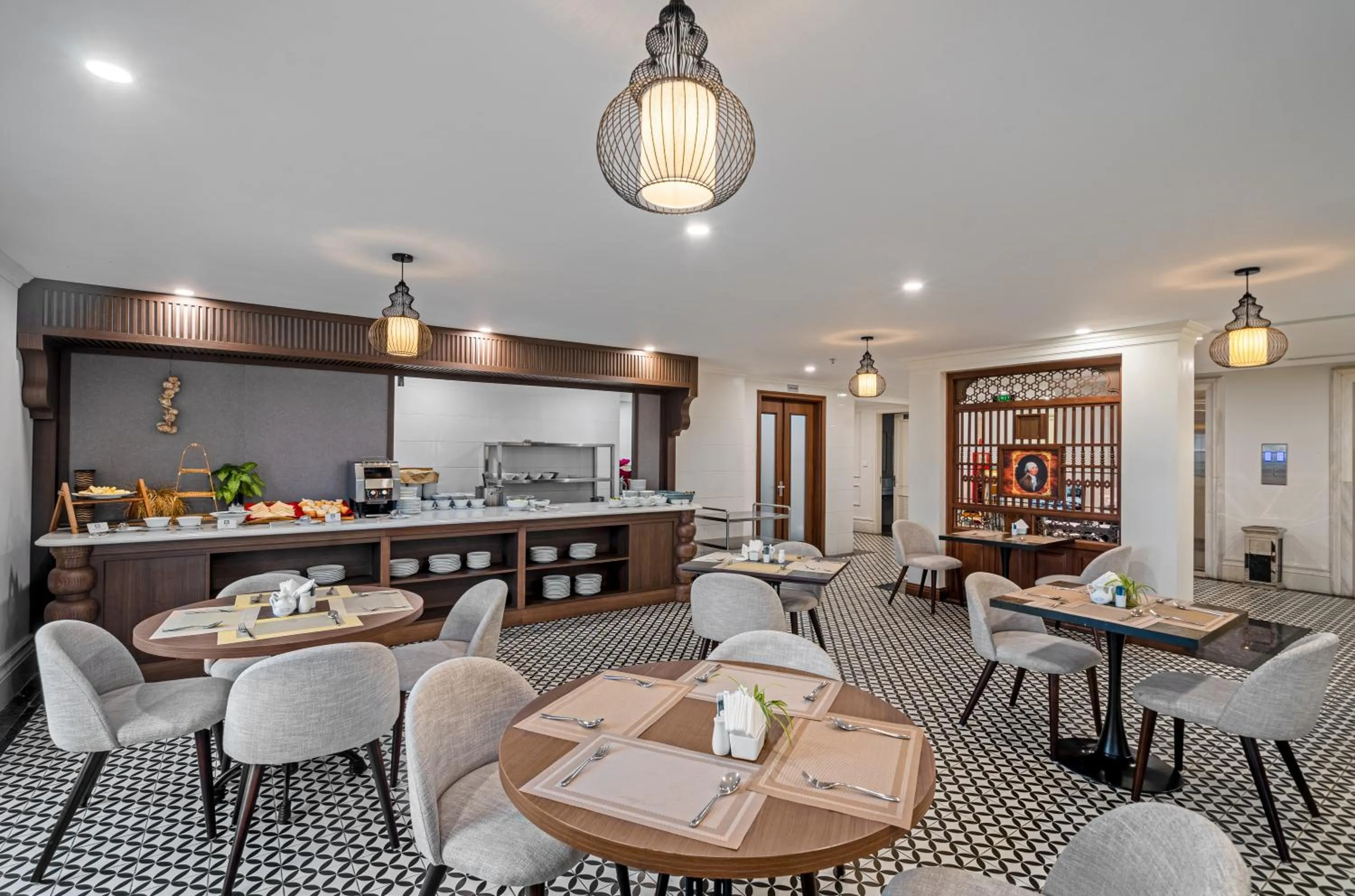 Restaurant/places to eat in Rex Quang Binh Hotel