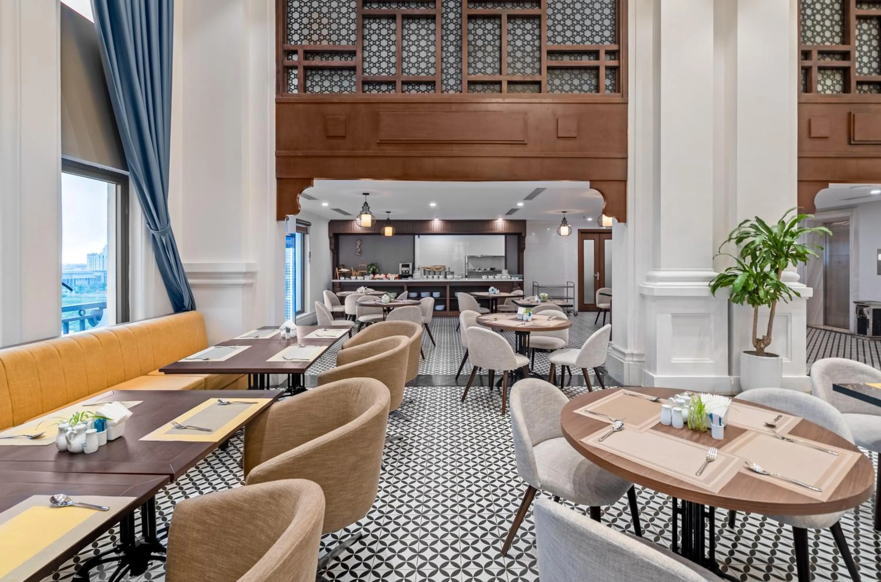 Restaurant/places to eat in Rex Quang Binh Hotel