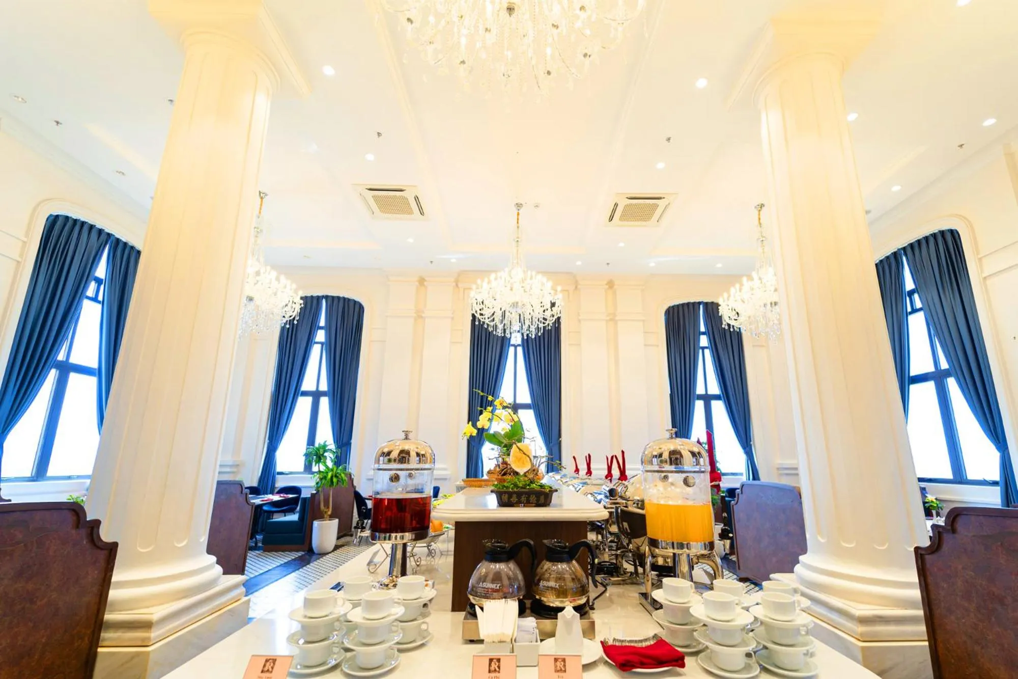 Restaurant/places to eat in Rex Quang Binh Hotel