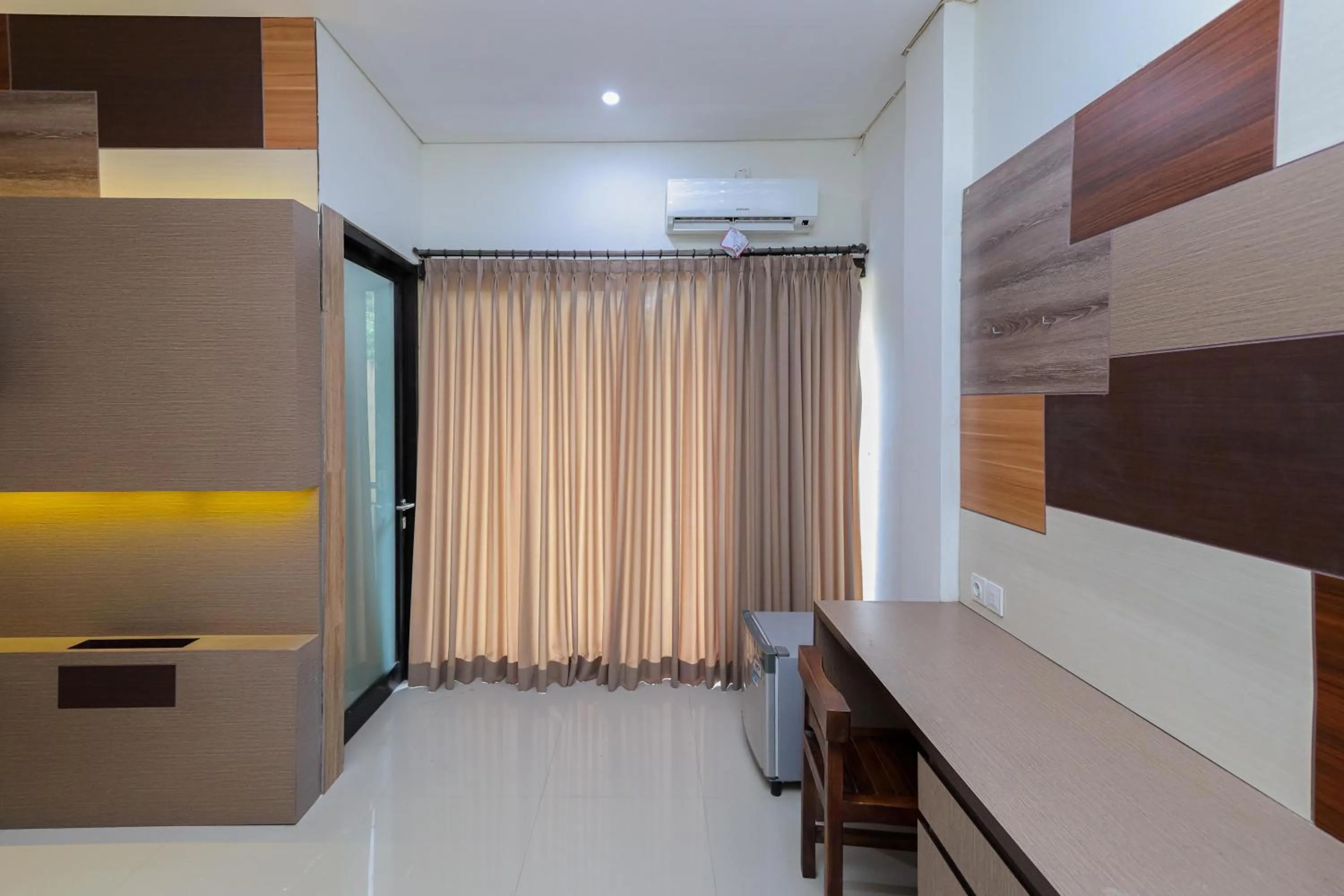 Bedroom, Bed in Urbanview Hotel WG Jimbaran Bali