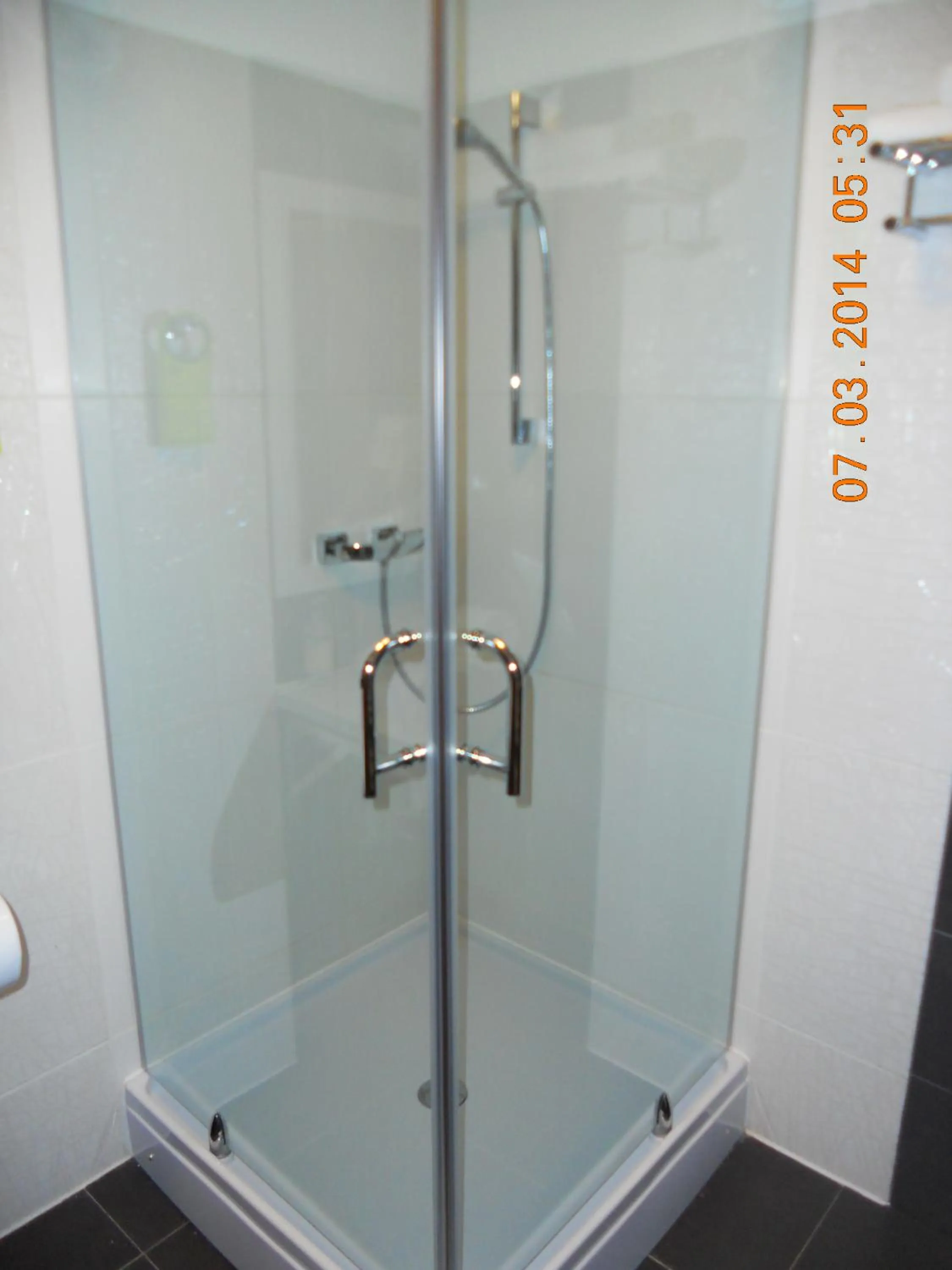 Shower in Hotel Europa