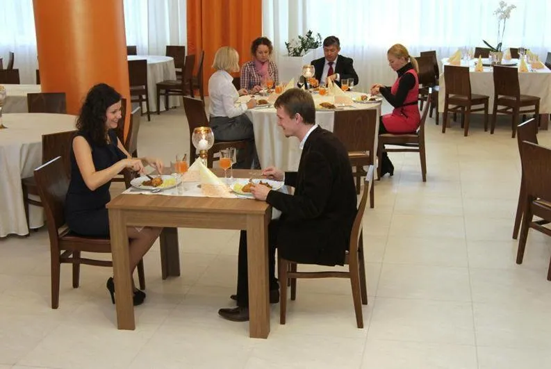 Restaurant/places to eat in Hotel Europa