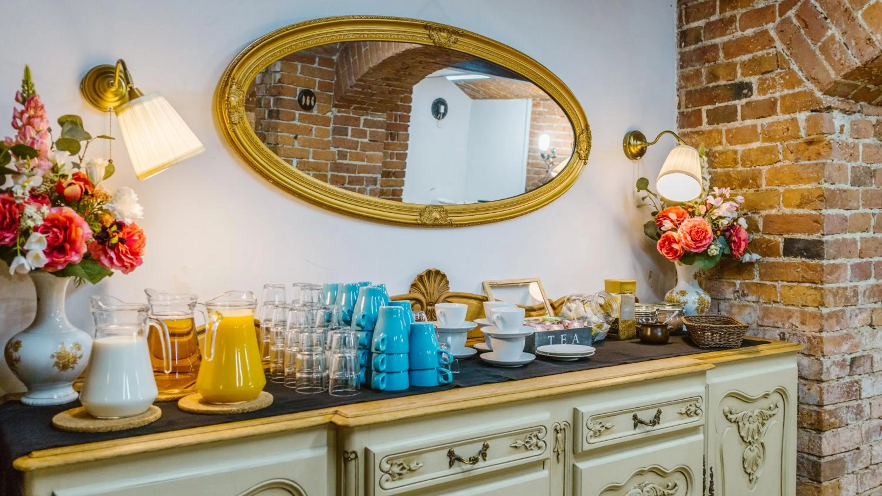 Communal lounge/ TV room in Five Stars Bed&Breakfast