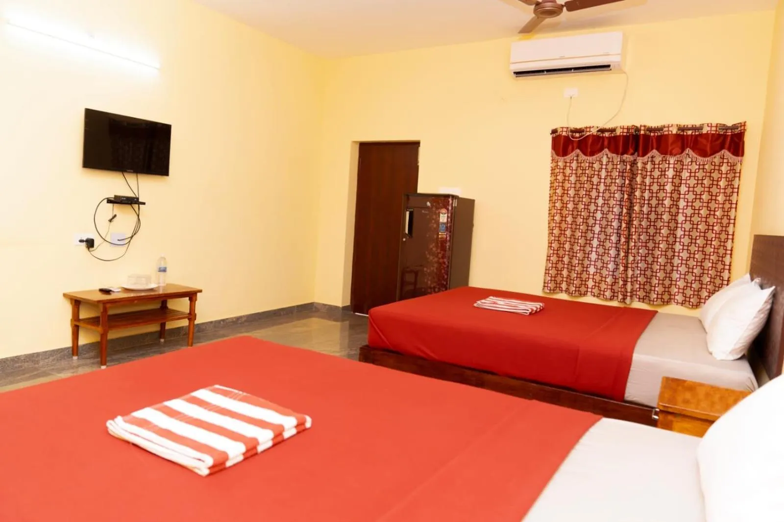 Bed in Le Springlynn Residency