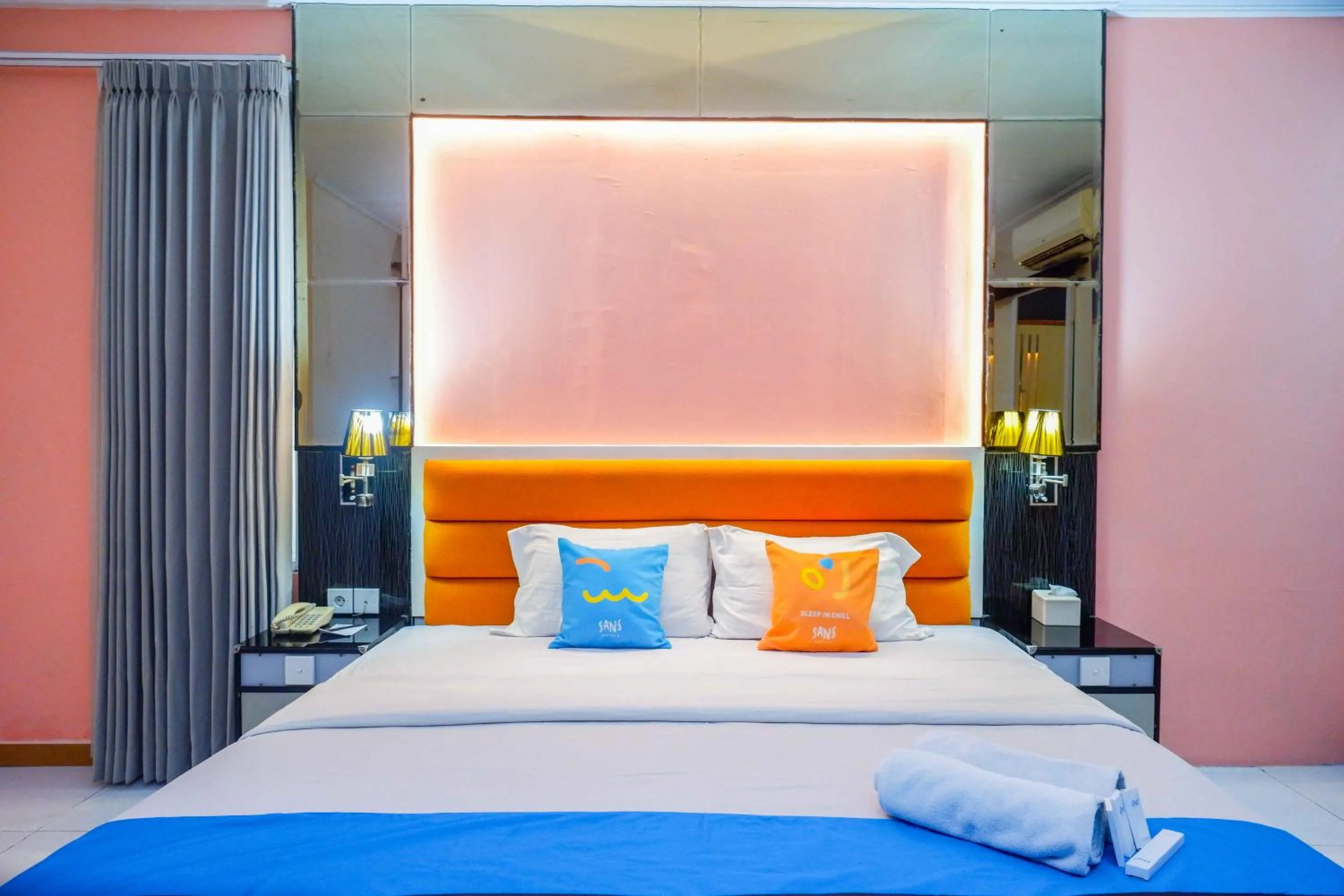 Bedroom, Bed in Sans Hotel International Surabaya