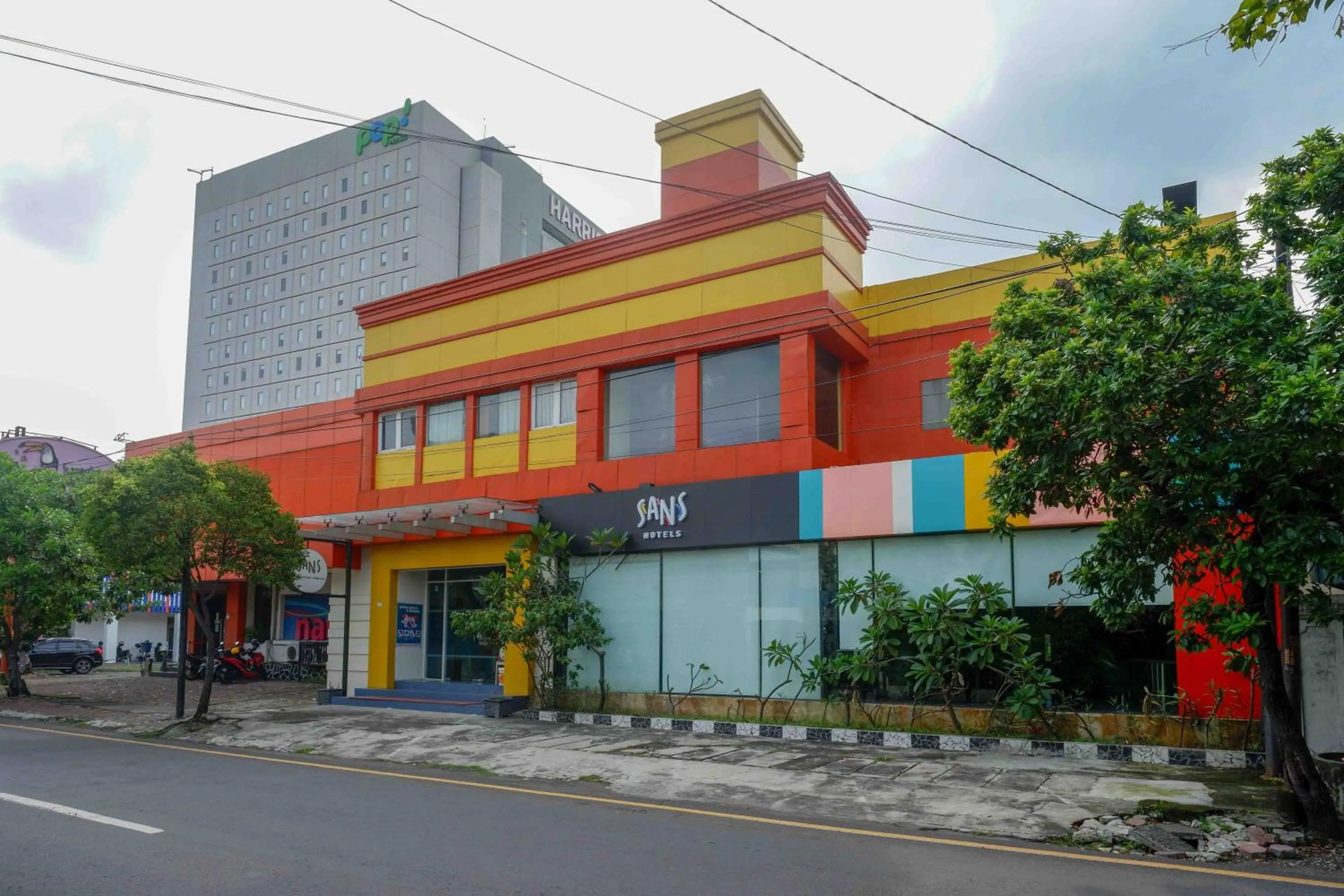 Property building in Sans Hotel International Surabaya