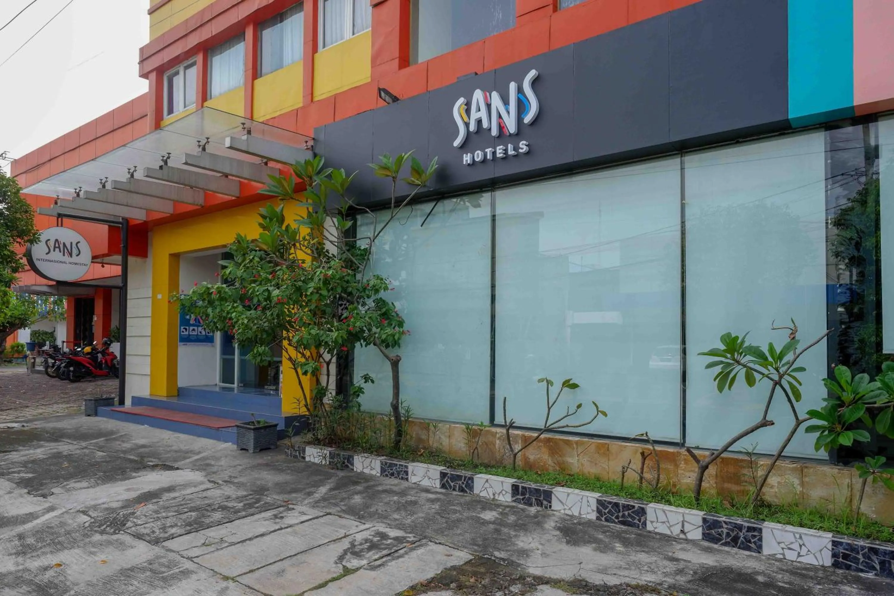Property building in Sans Hotel International Surabaya