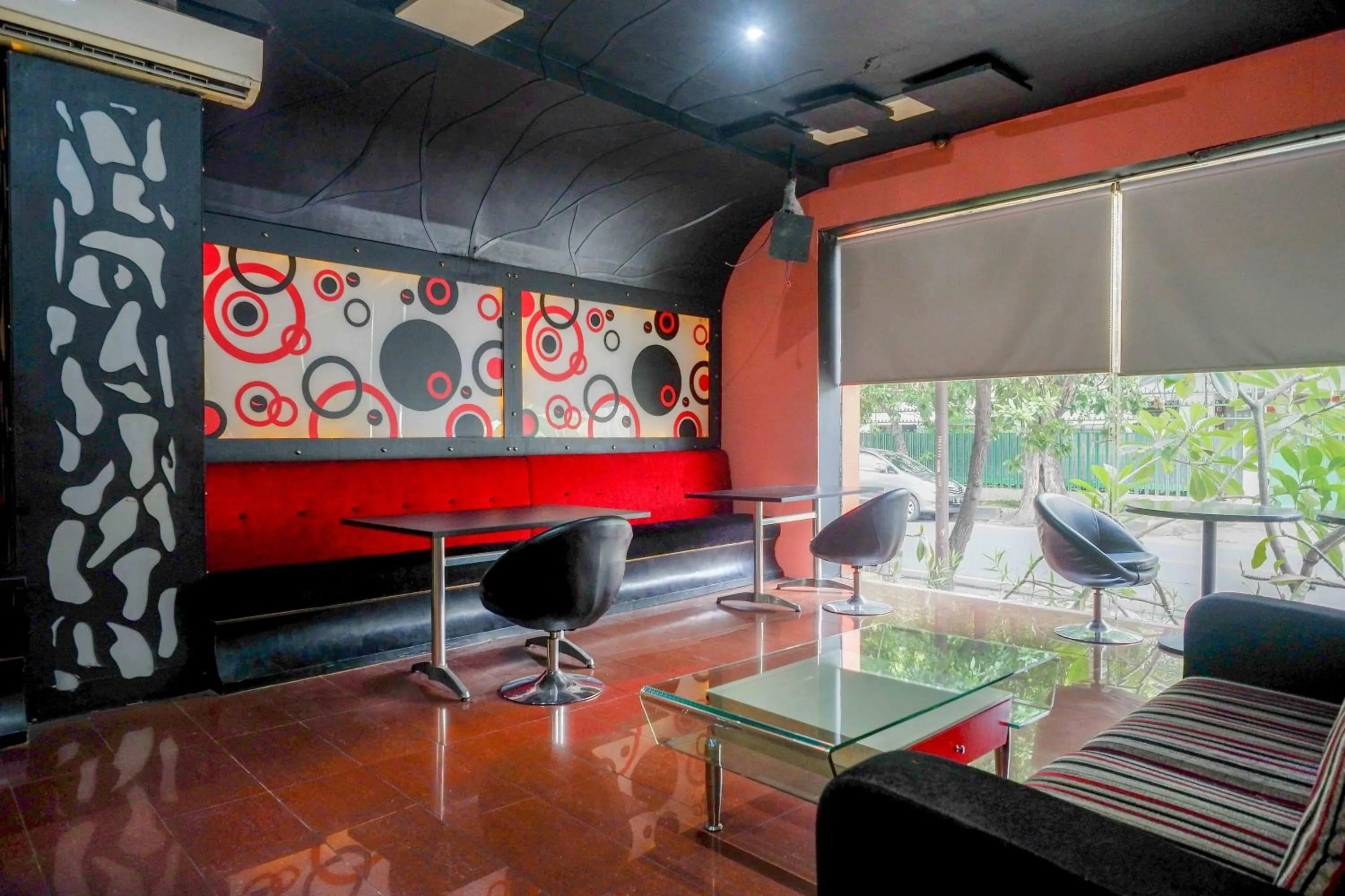 Lounge or bar in Sans Hotel International Surabaya