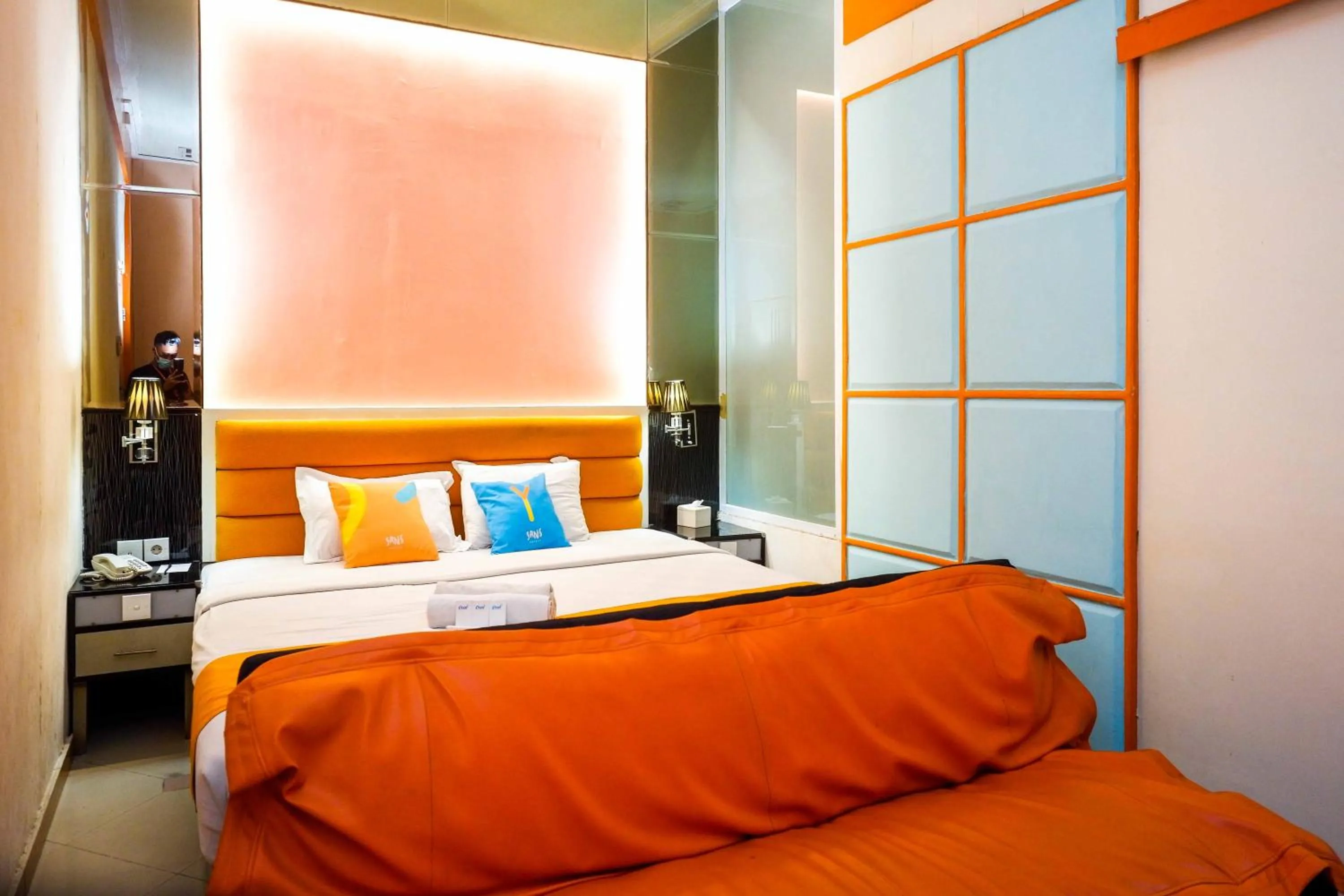 Bedroom, Bed in Sans Hotel International Surabaya