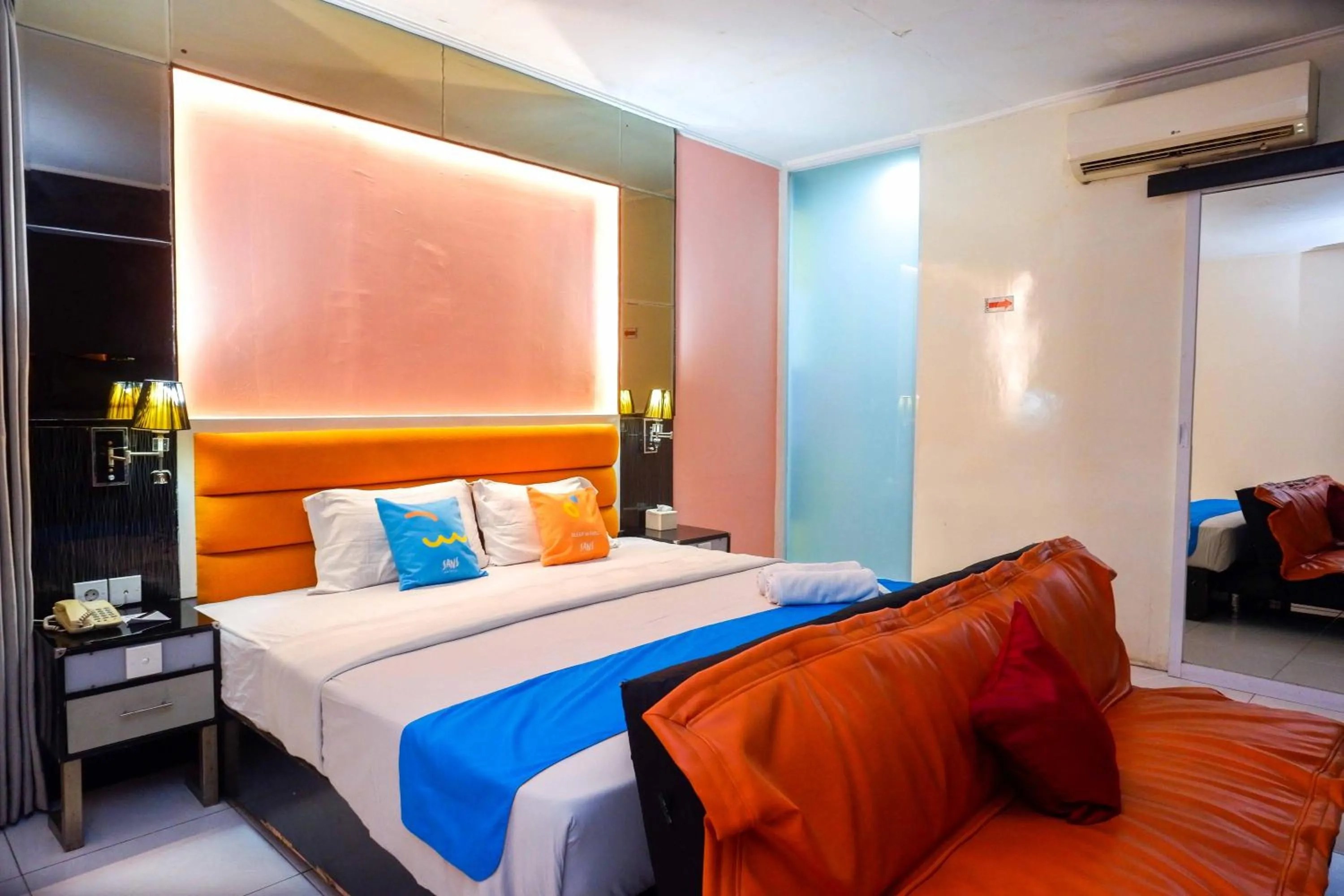 Bedroom, Bed in Sans Hotel International Surabaya