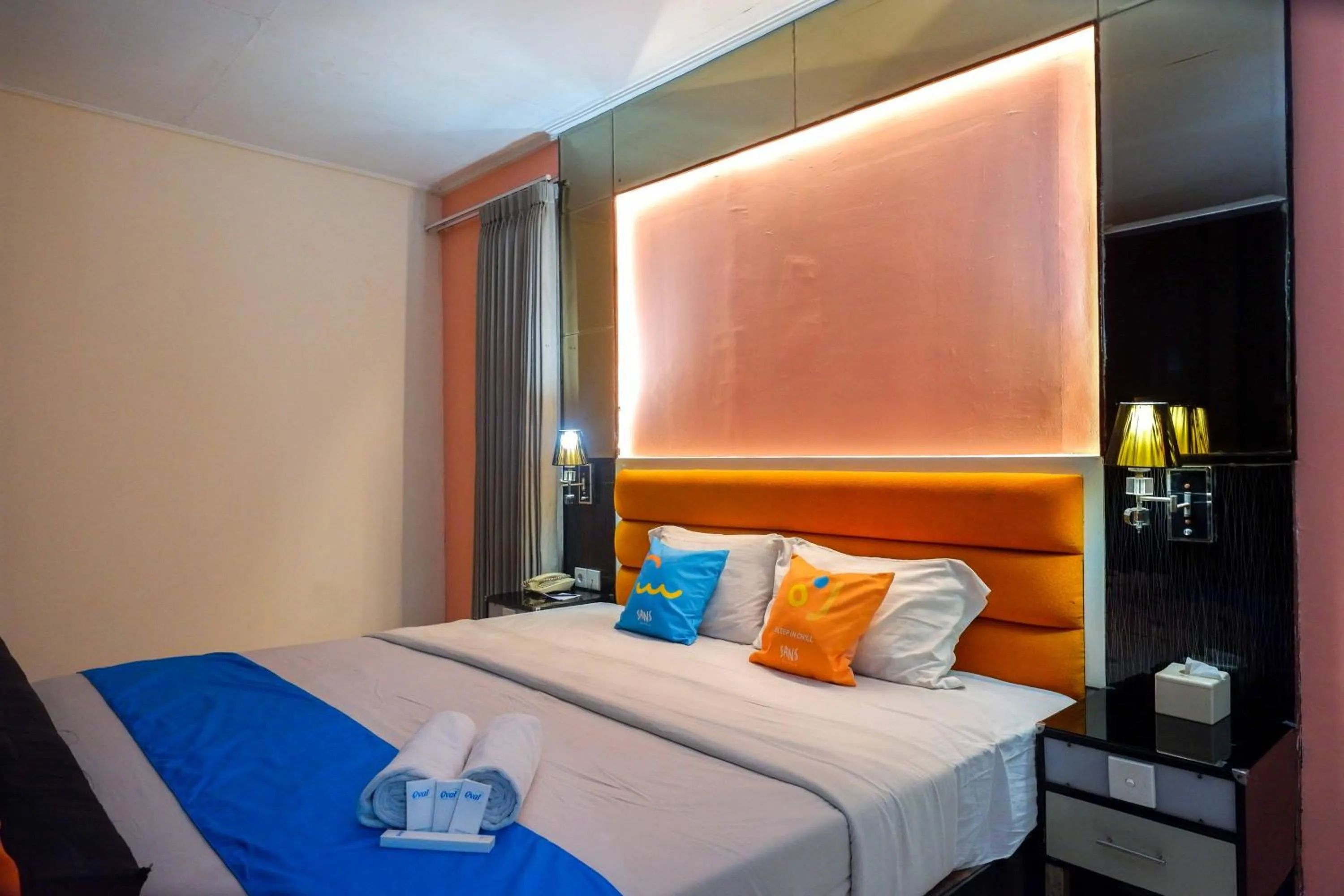 Bed in Sans Hotel International Surabaya