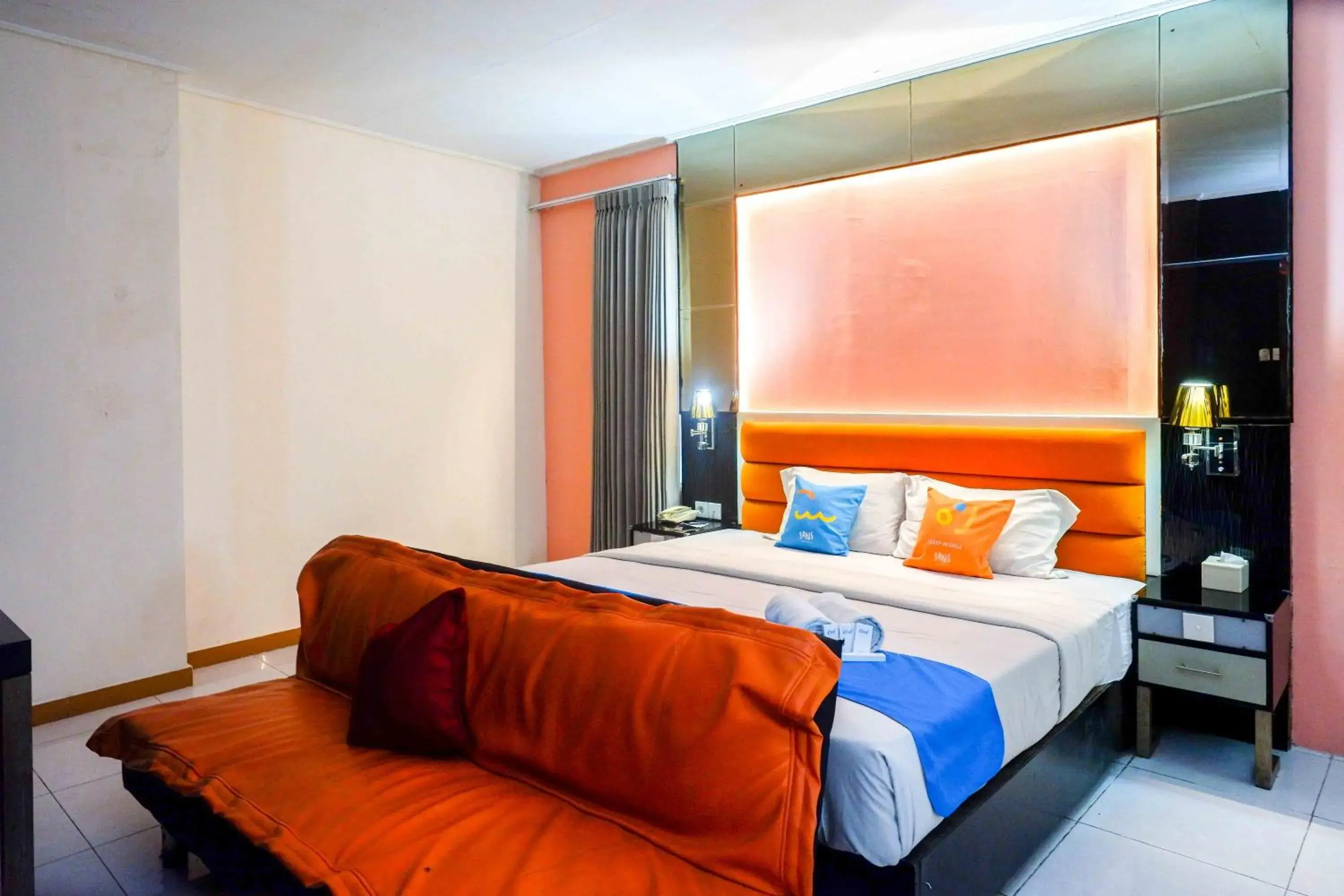 Deluxe Room in Sans Hotel International Surabaya Deluxe Room in Sans Hotel International Surabaya