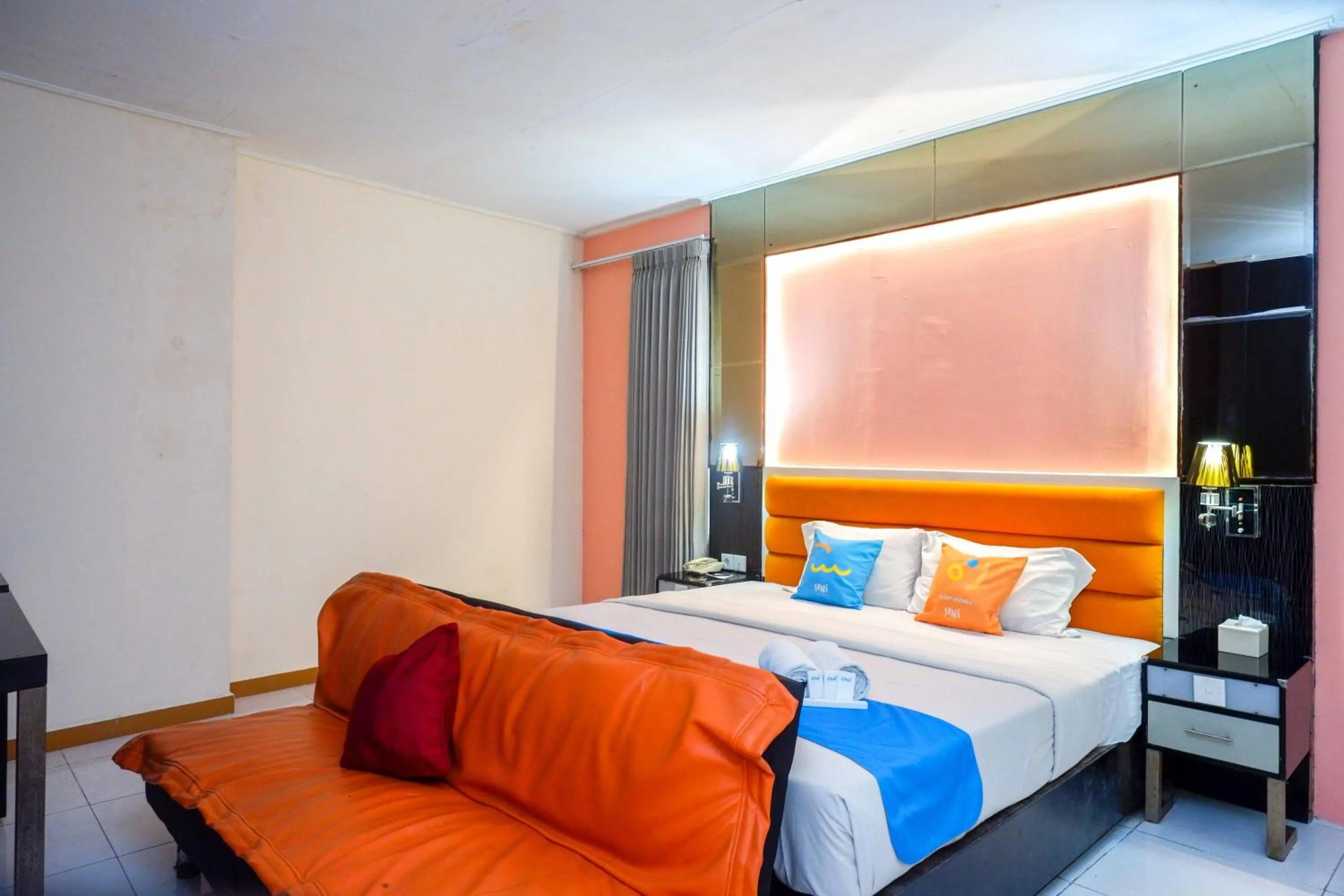 Bedroom, Bed in Sans Hotel International Surabaya