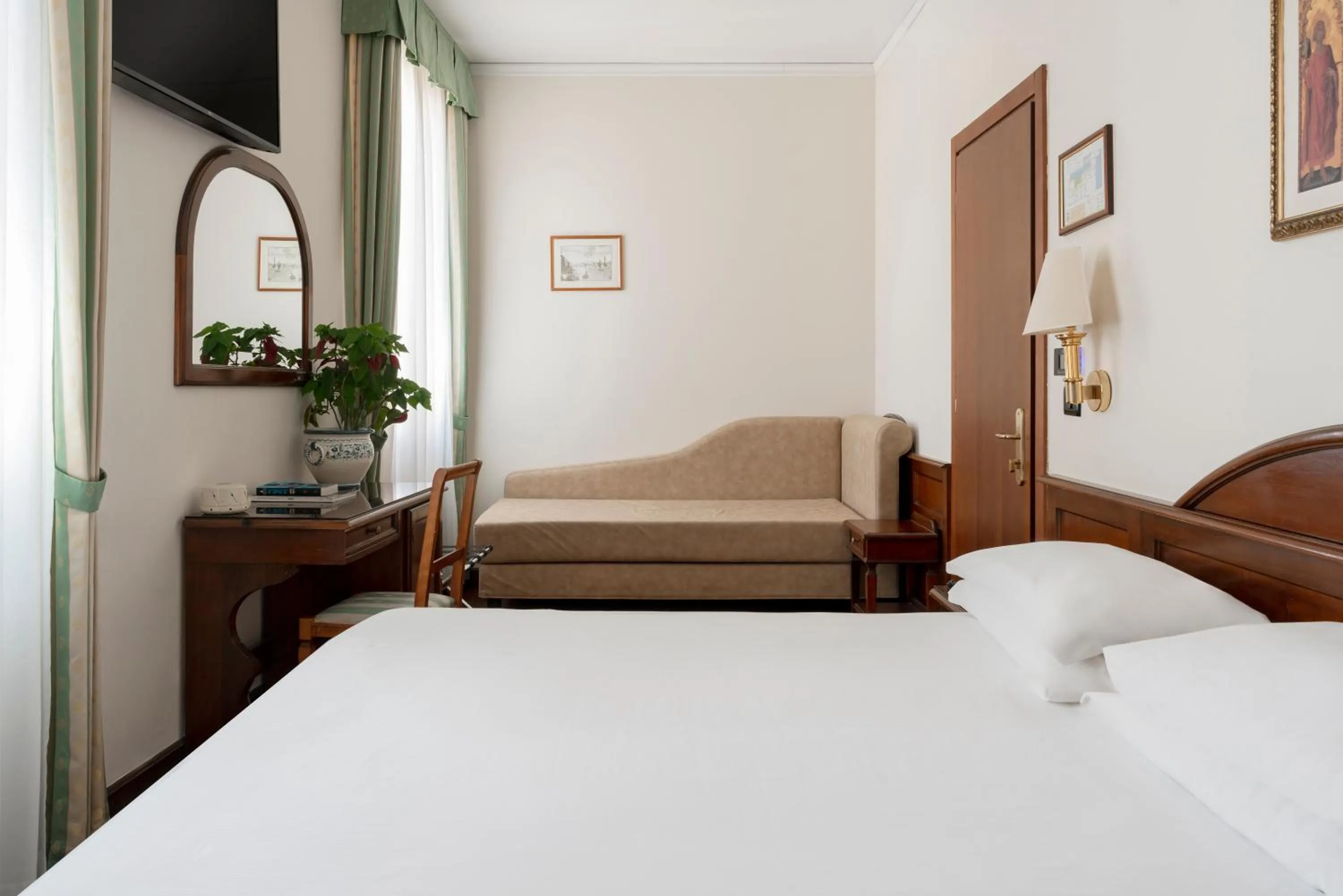 Bed in Hotel Boccaccio