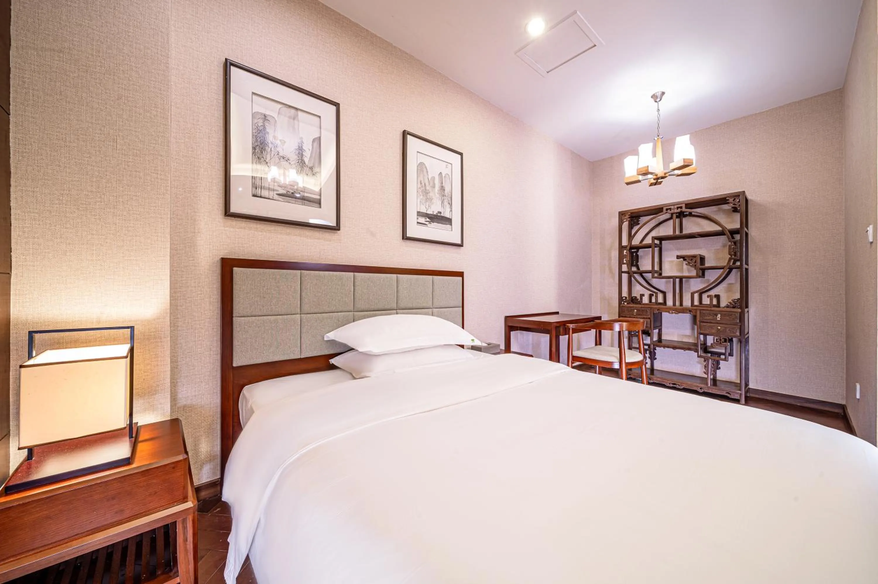 Bed in Guilin Zizhou Panorama Resort