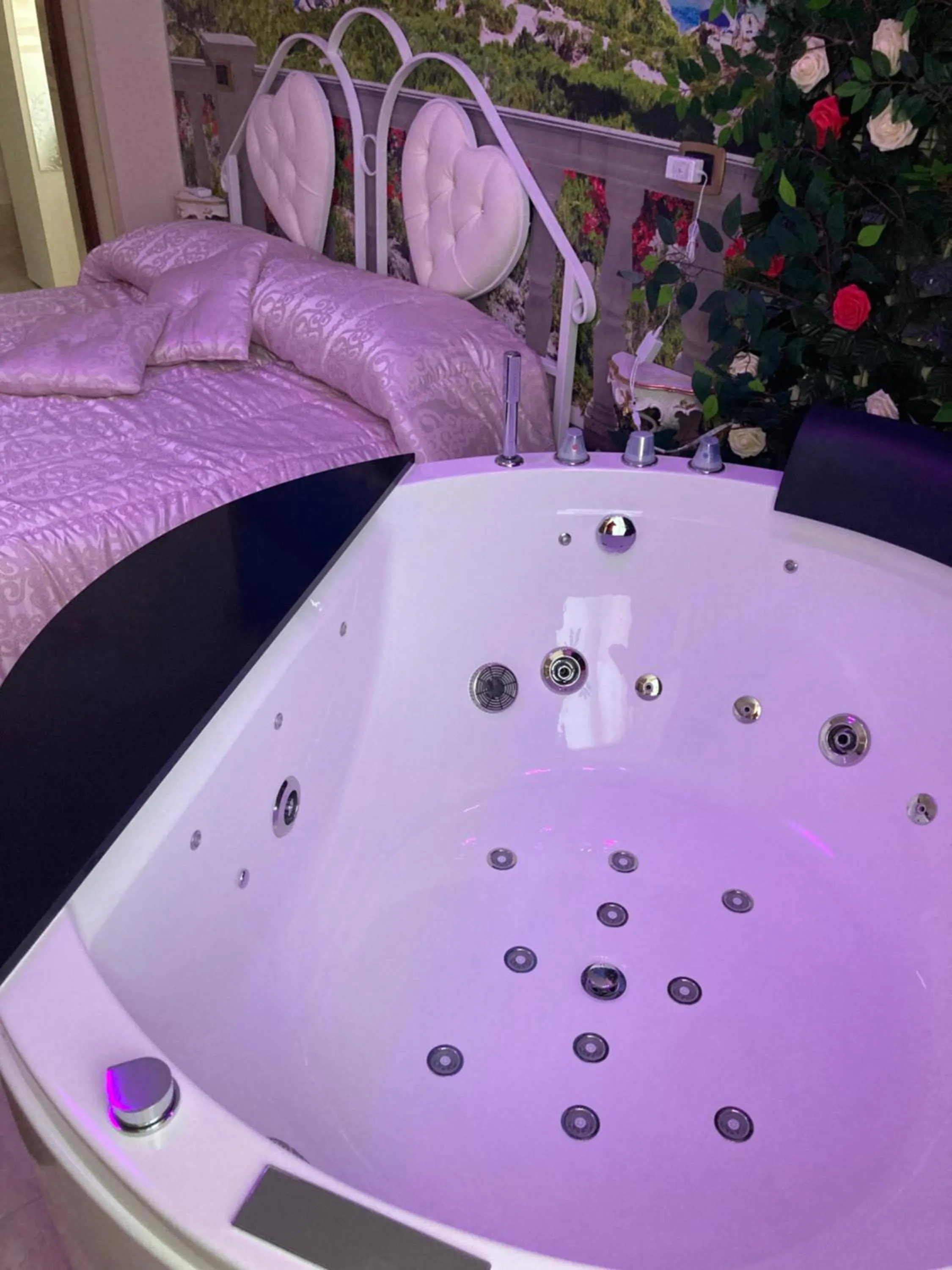 Hot Tub in B&B LA REGGIA DI RIHANNA spa