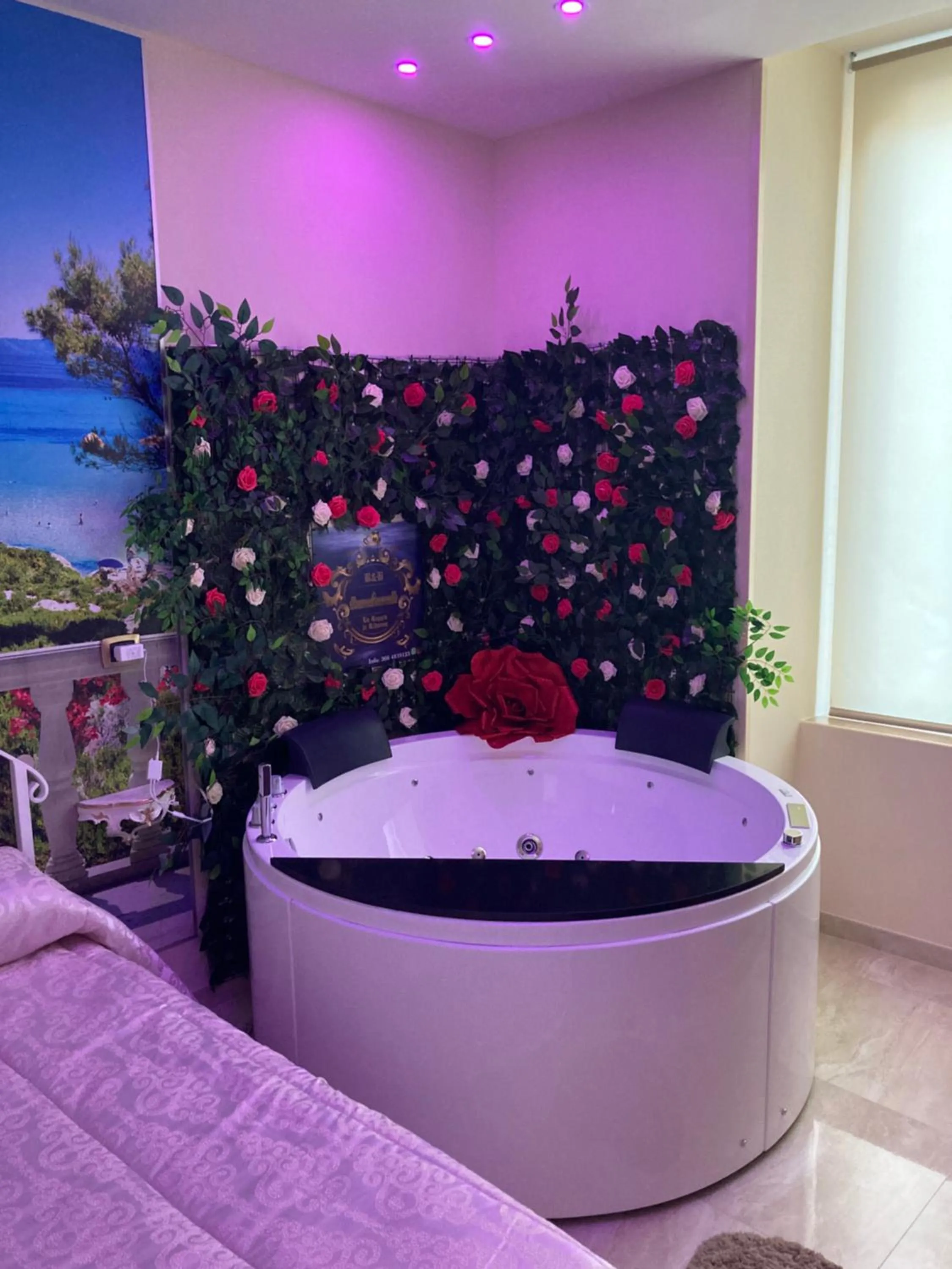 Hot Tub, Bed in B&B LA REGGIA DI RIHANNA spa