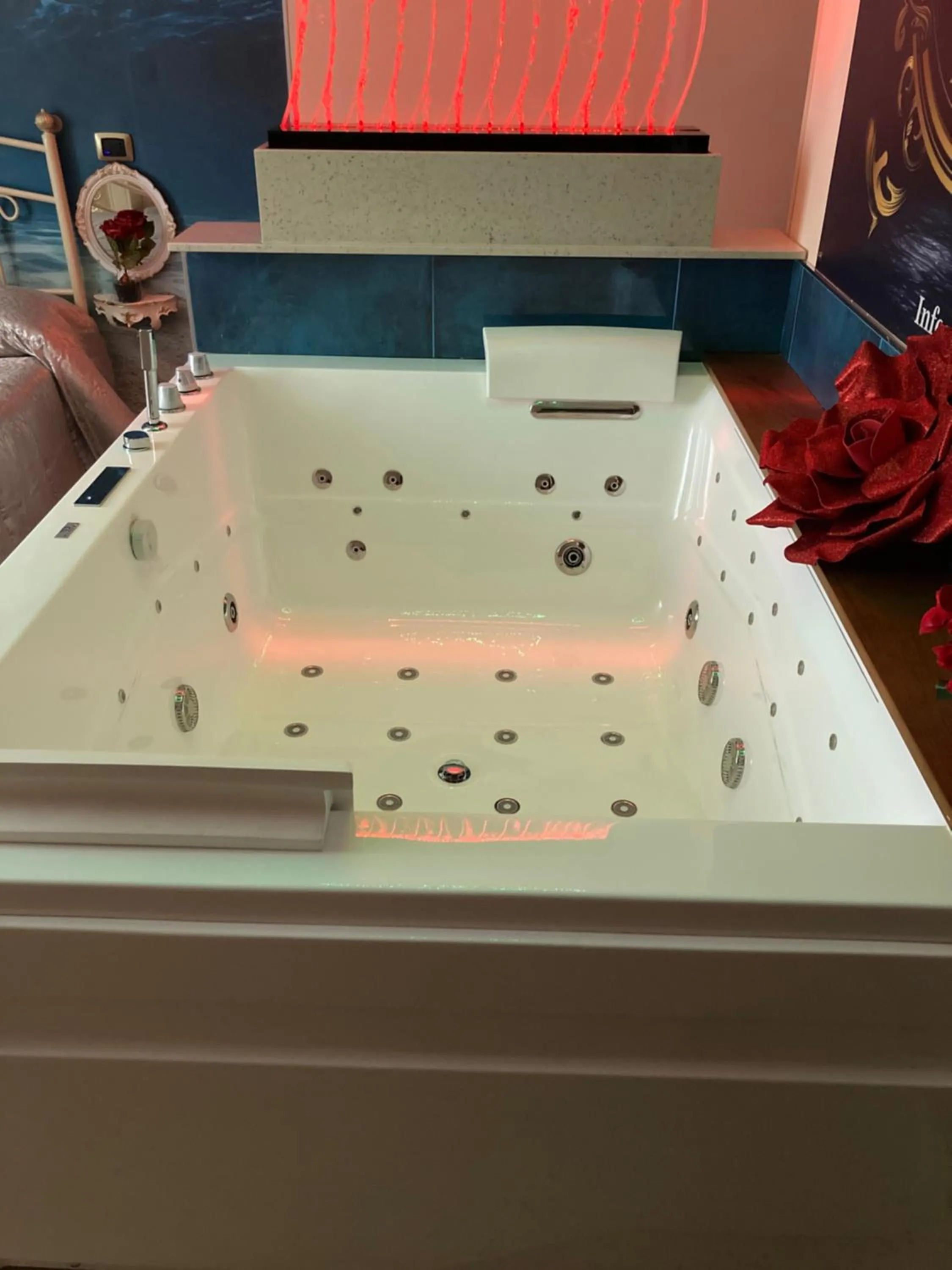 Hot Tub in B&B LA REGGIA DI RIHANNA spa