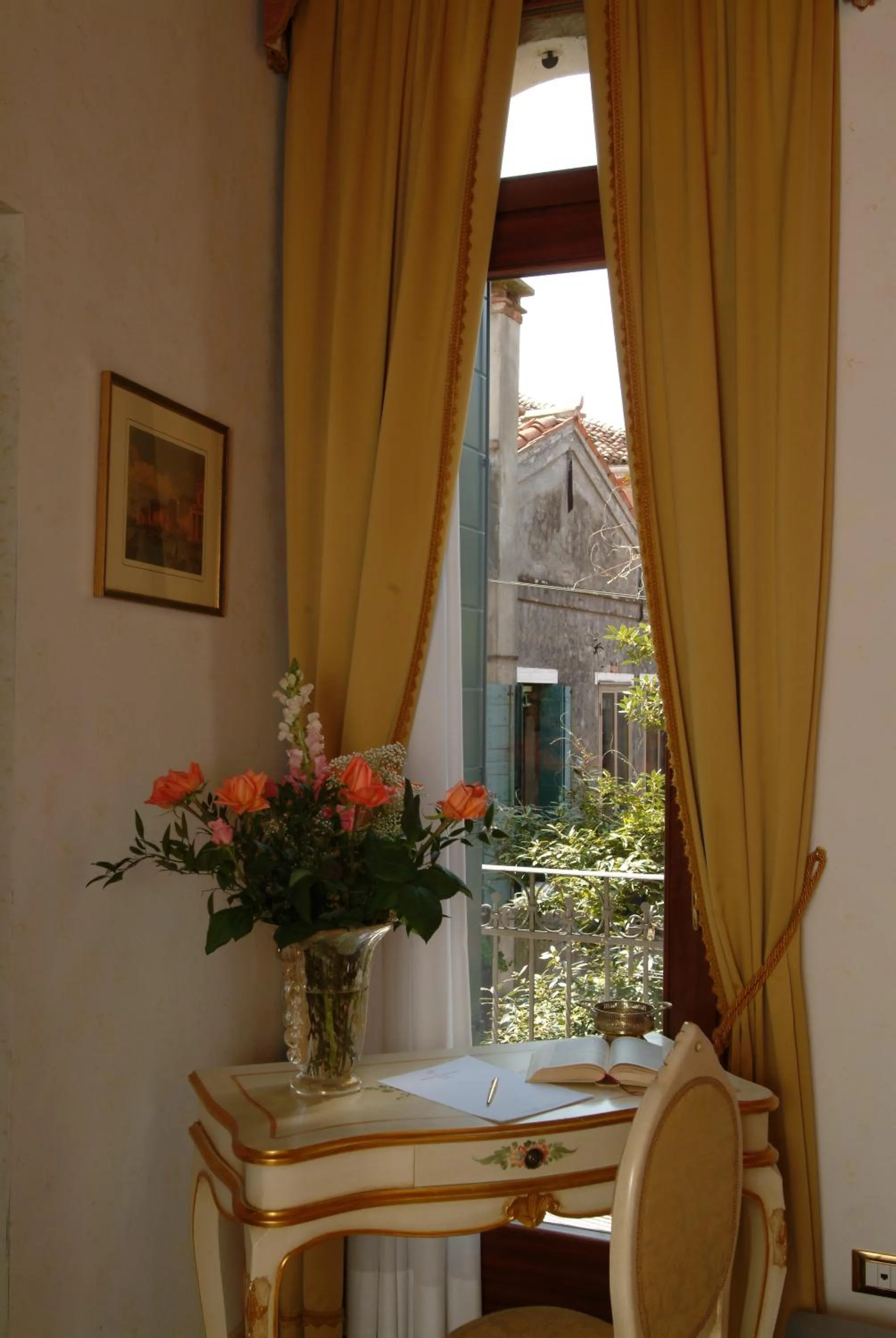 Seating area in Apostoli Palace