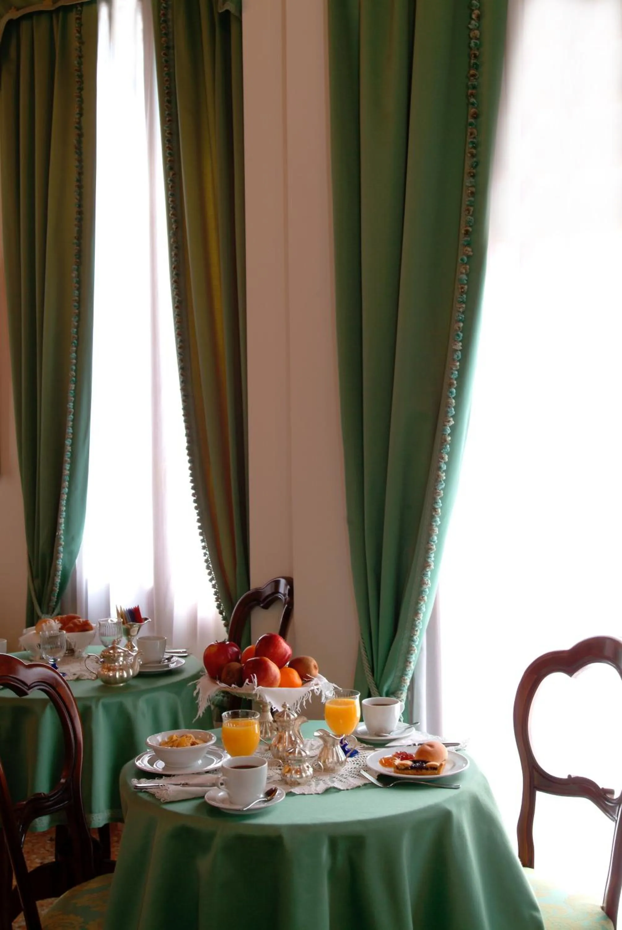 Restaurant/places to eat in Apostoli Palace