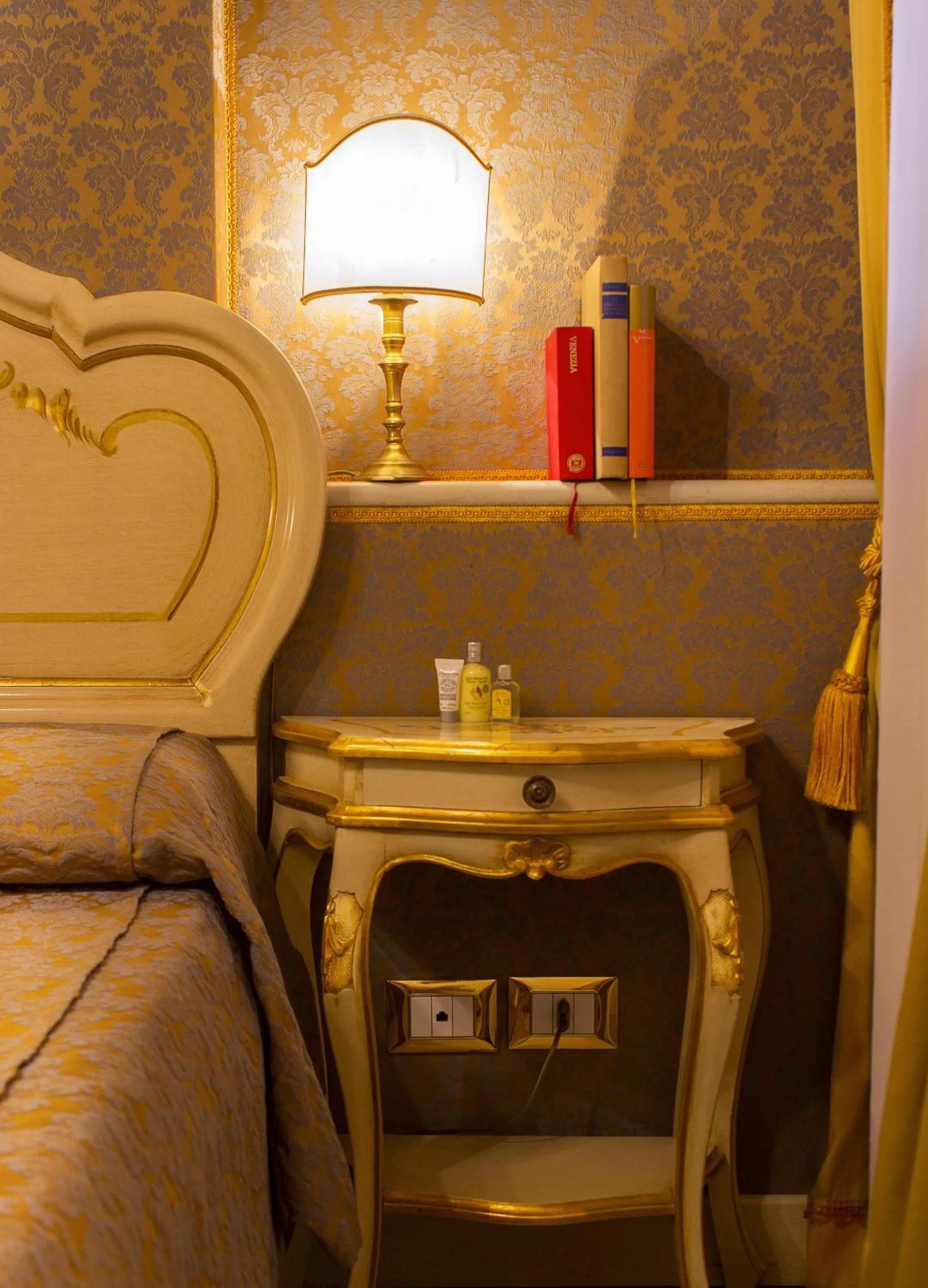 Bedroom in Apostoli Palace