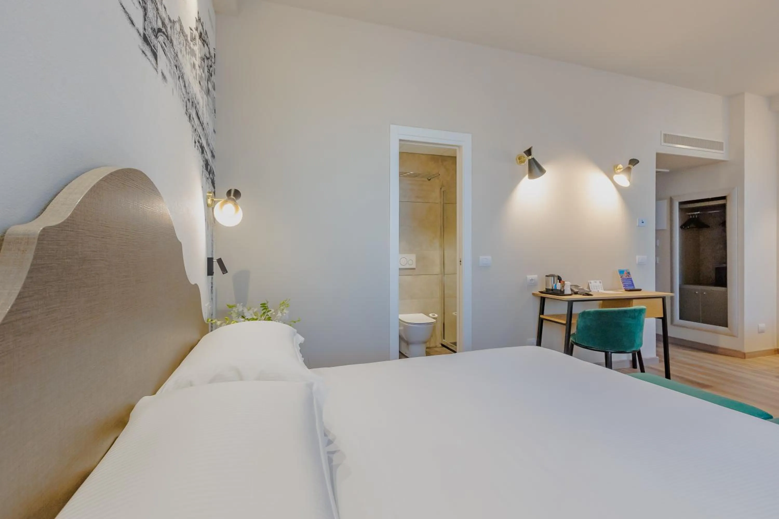 Photo of the whole room, Bed in FH55 Grand Hotel Mediterraneo