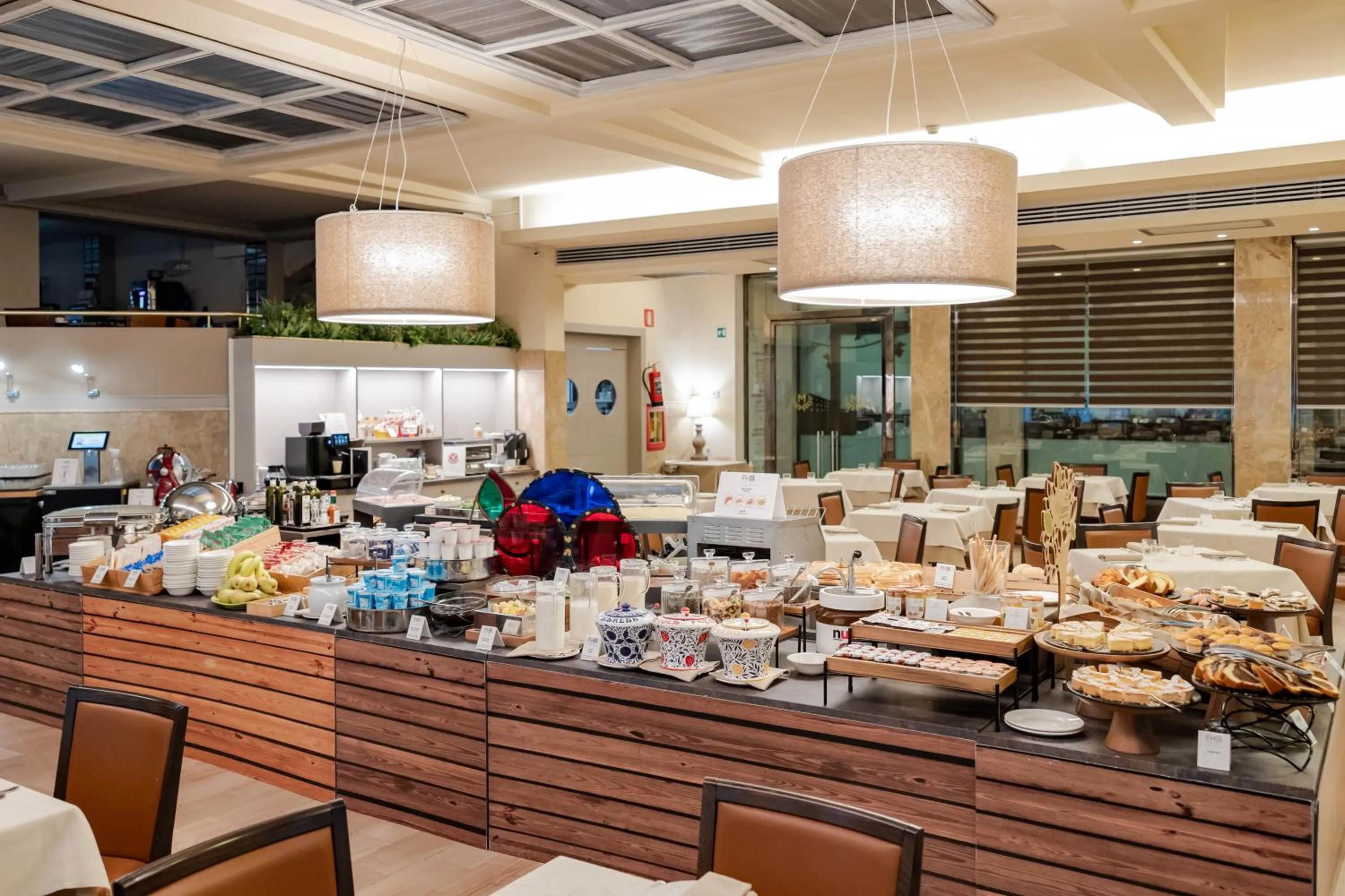 Buffet breakfast in FH55 Grand Hotel Mediterraneo
