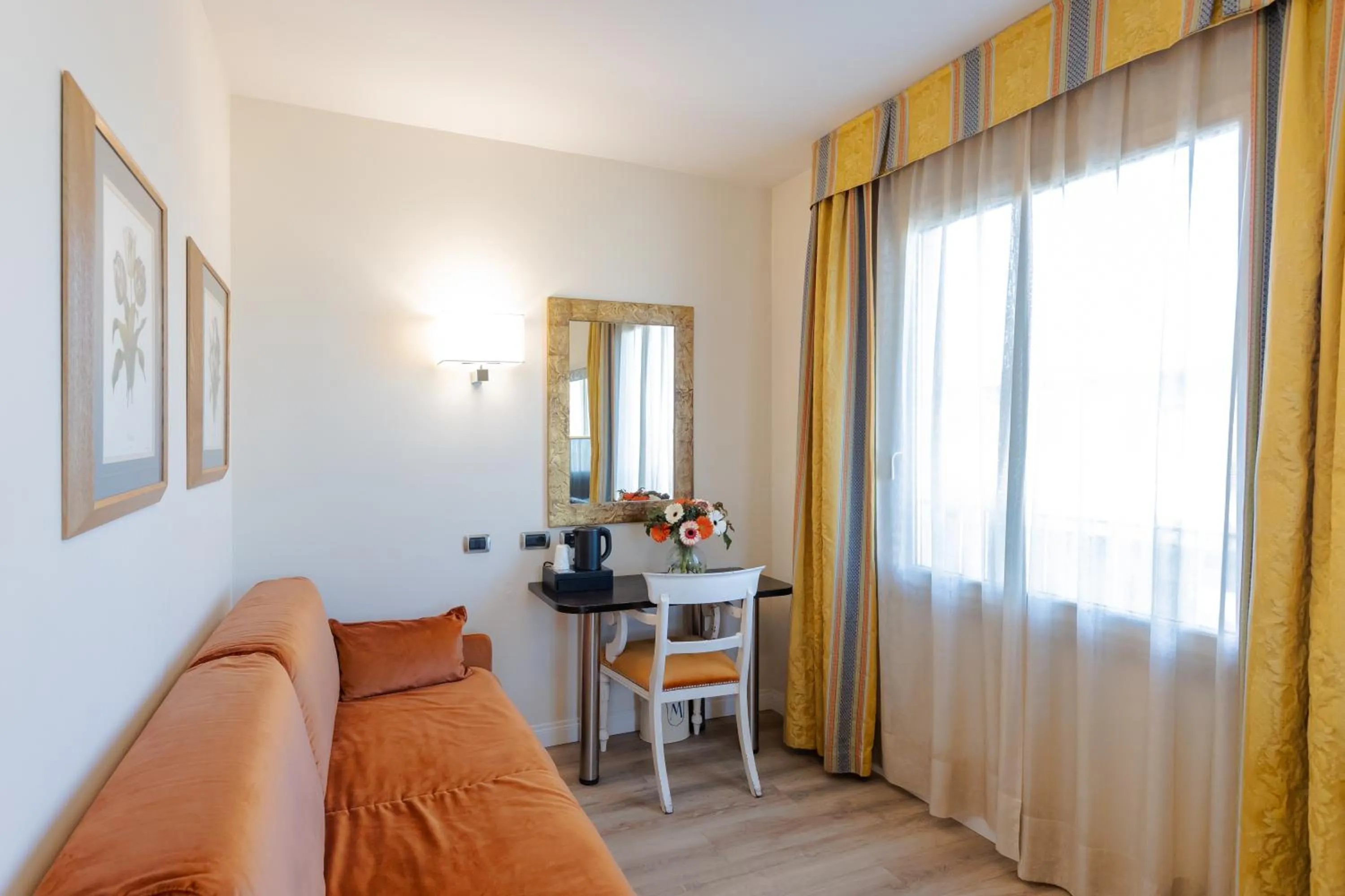 Seating area in FH55 Grand Hotel Mediterraneo