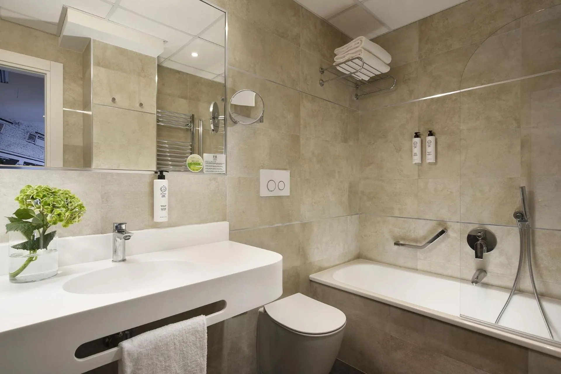 Shower in FH55 Grand Hotel Mediterraneo
