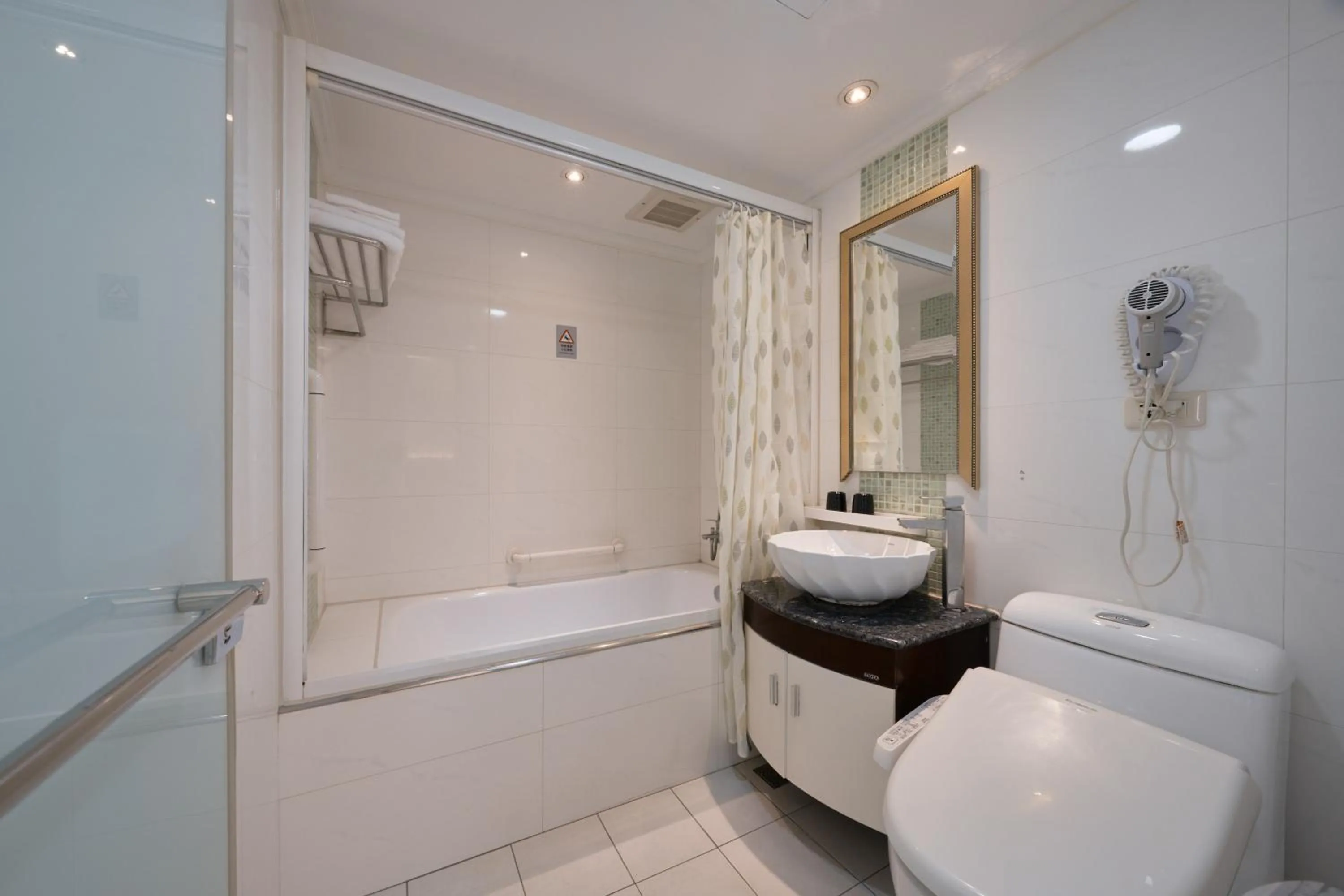 Shower in Nagahiro Hotel, Taichung Wenxin Branch