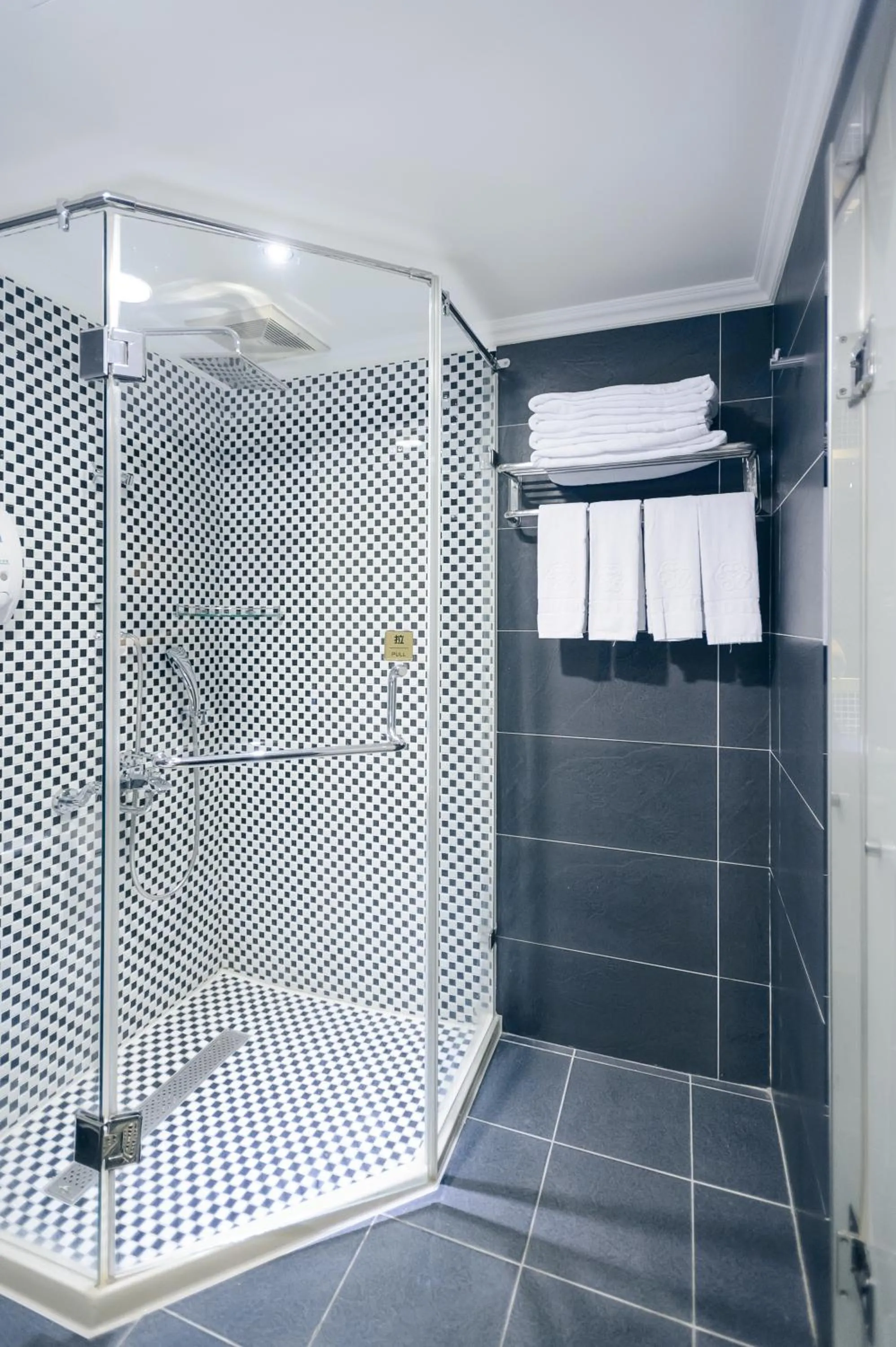 Kiwi Hotel MRT Wenxin Branch (Feng Chia Branch 1)