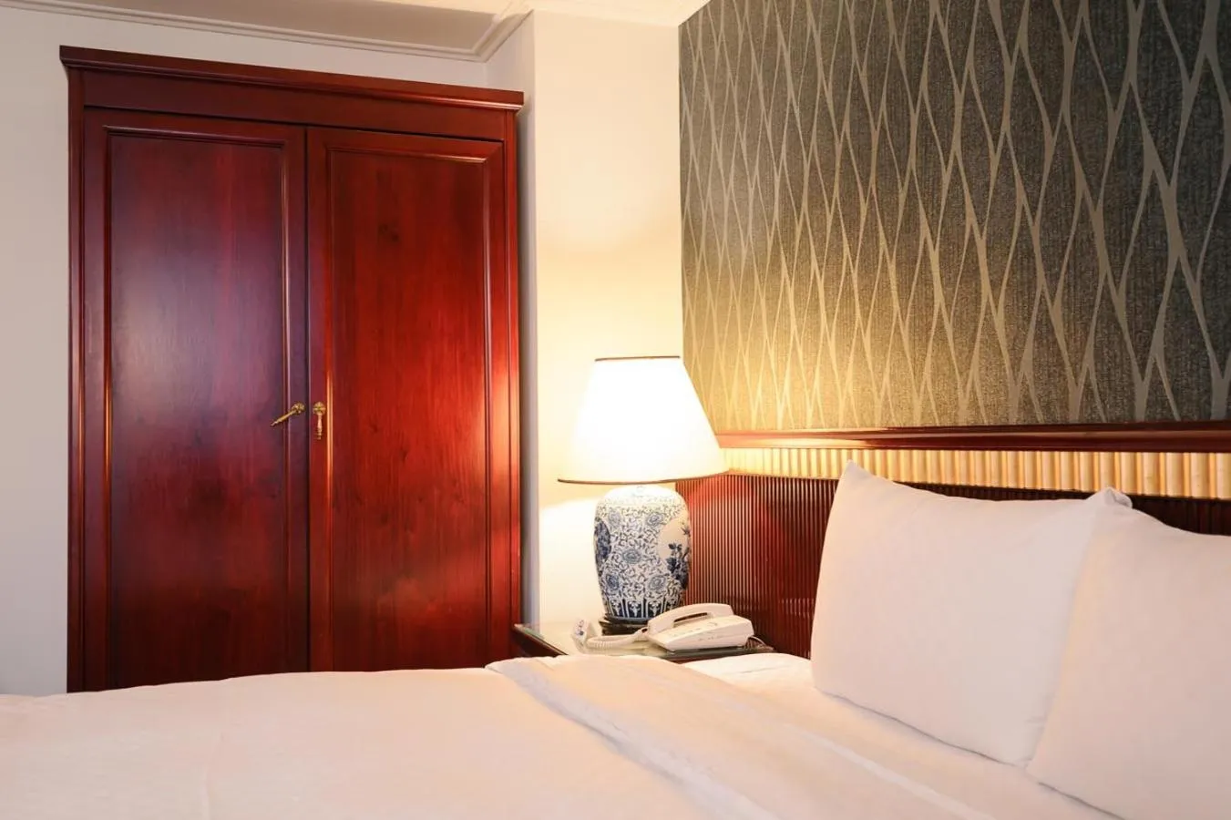 Kiwi Hotel MRT Wenxin Branch (Feng Chia Branch 1)