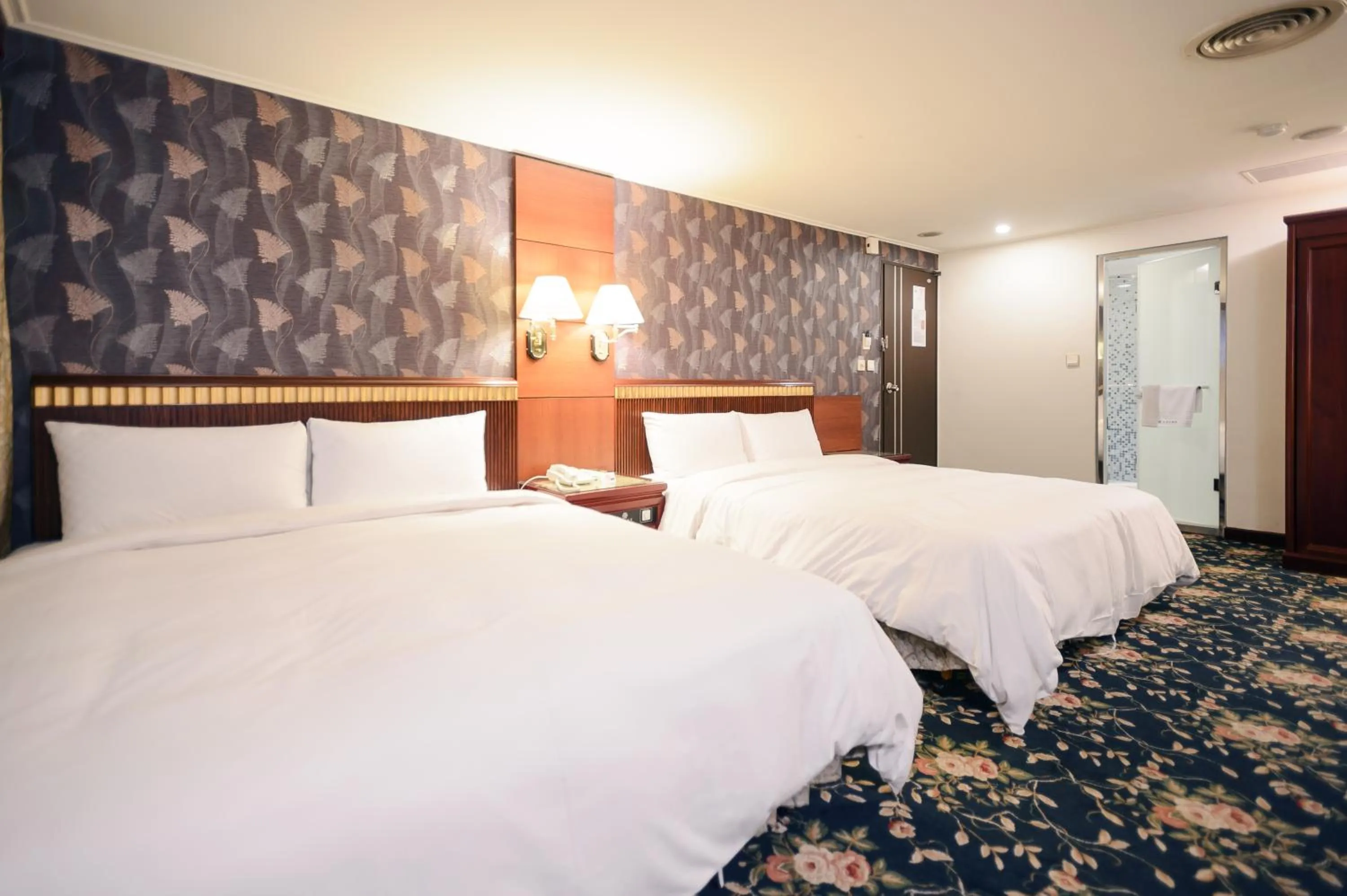 Kiwi Hotel MRT Wenxin Branch (Feng Chia Branch 1)