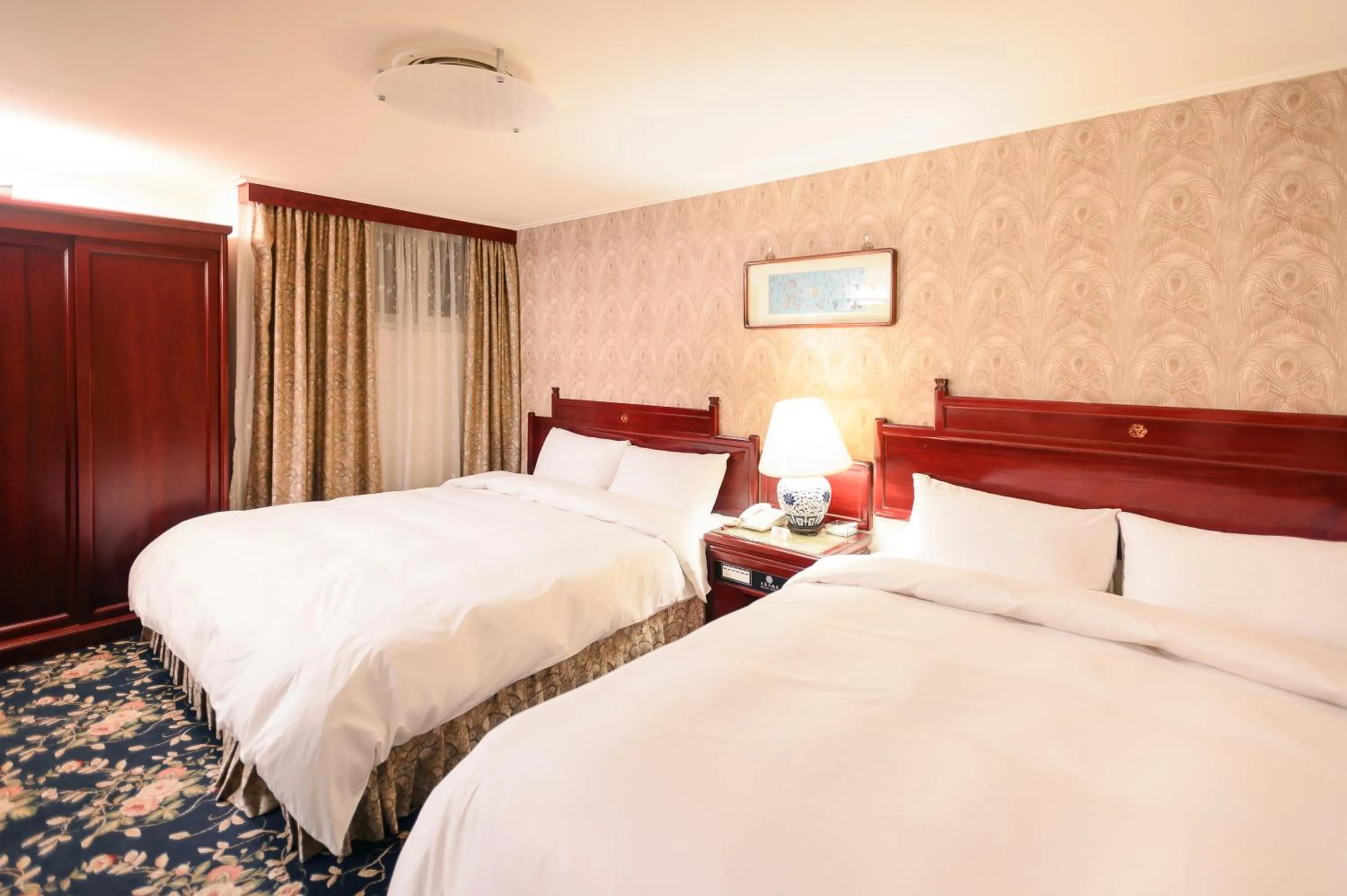 Kiwi Hotel MRT Wenxin Branch (Feng Chia Branch 1)