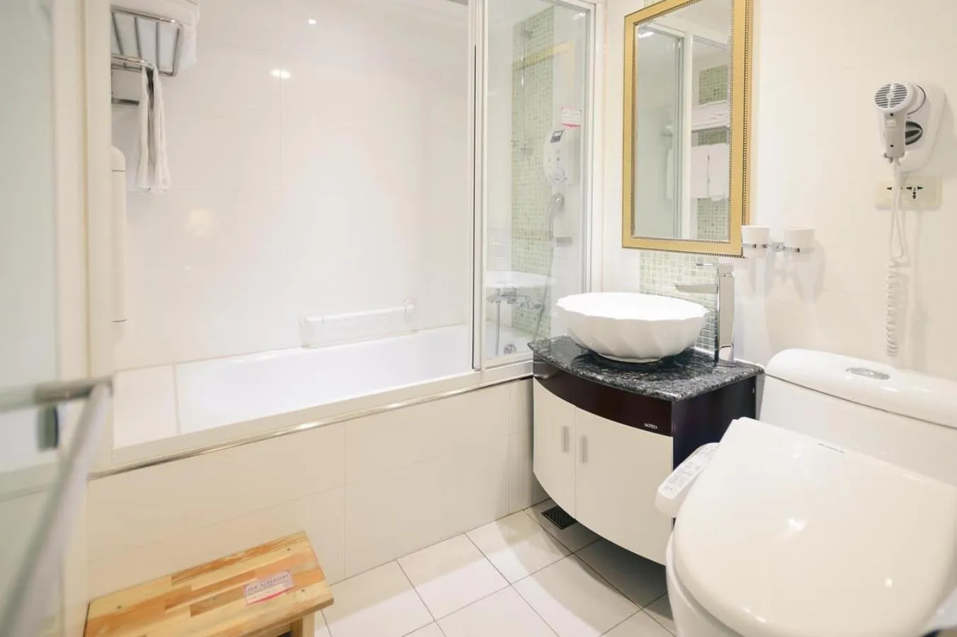 Kiwi Hotel MRT Wenxin Branch (Feng Chia Branch 1)