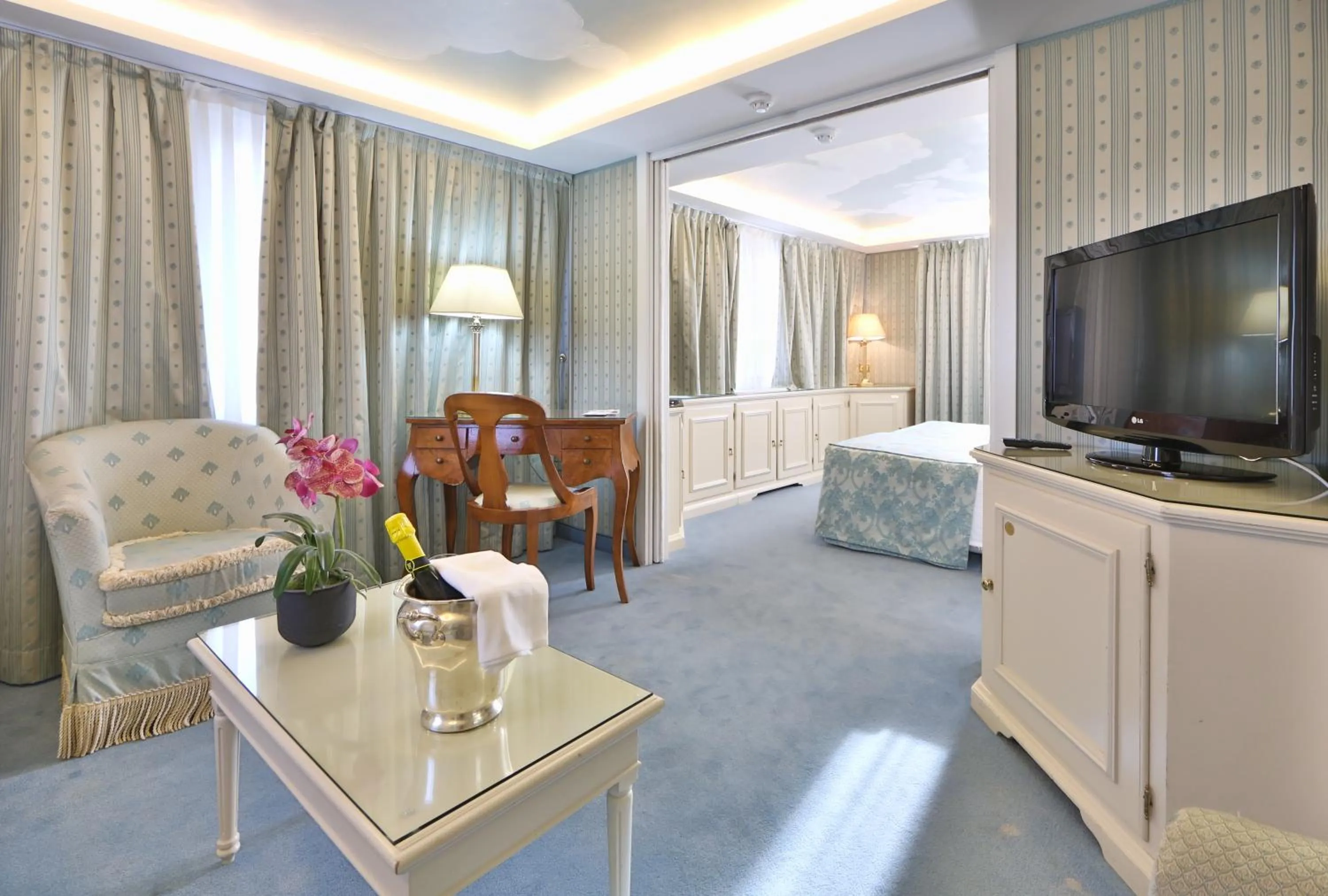 View (from property/room), Bed in Hotel Biasutti