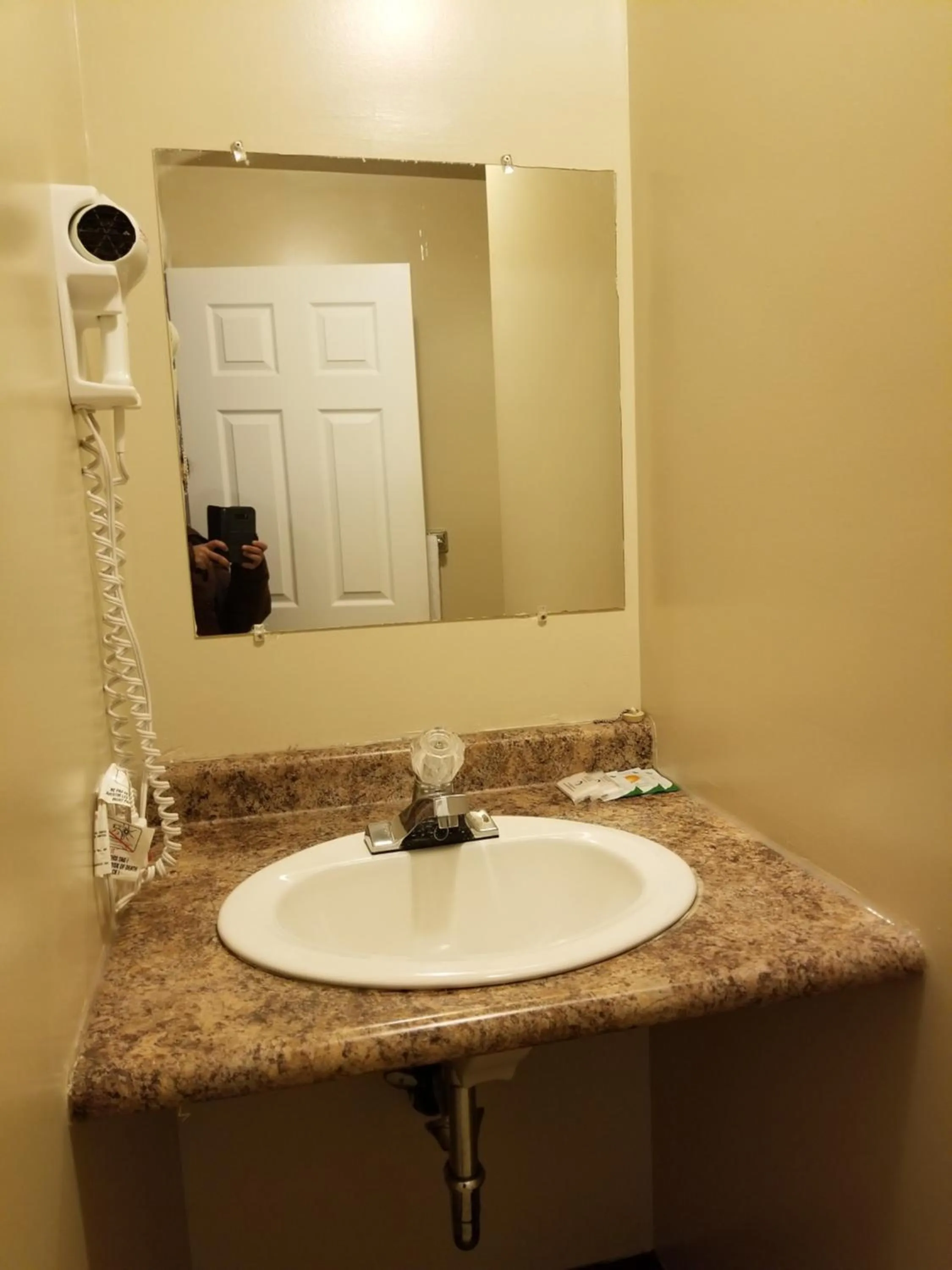 Bathroom in Silver Maple Motel