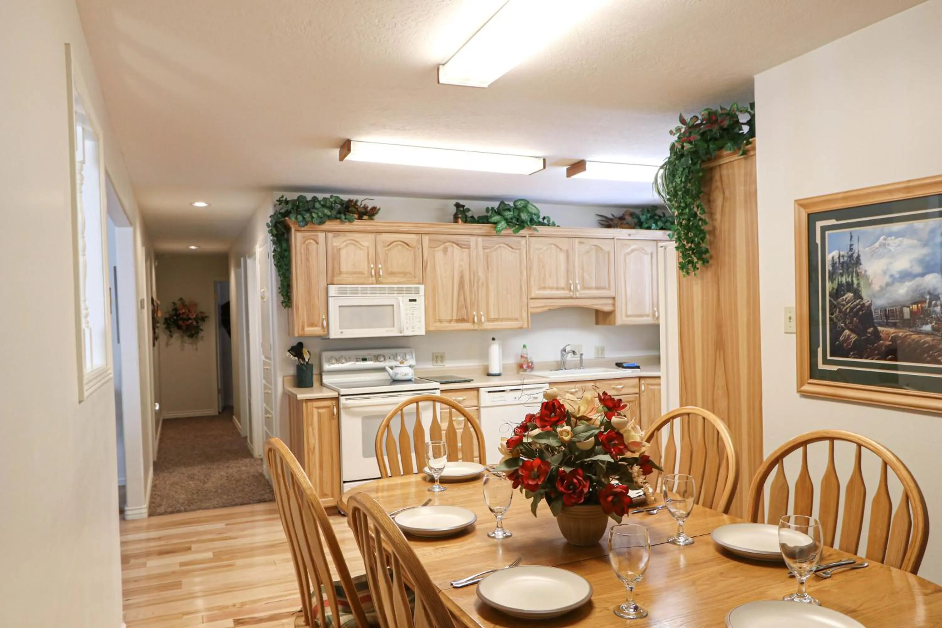Dining area in South Fork Cabin
