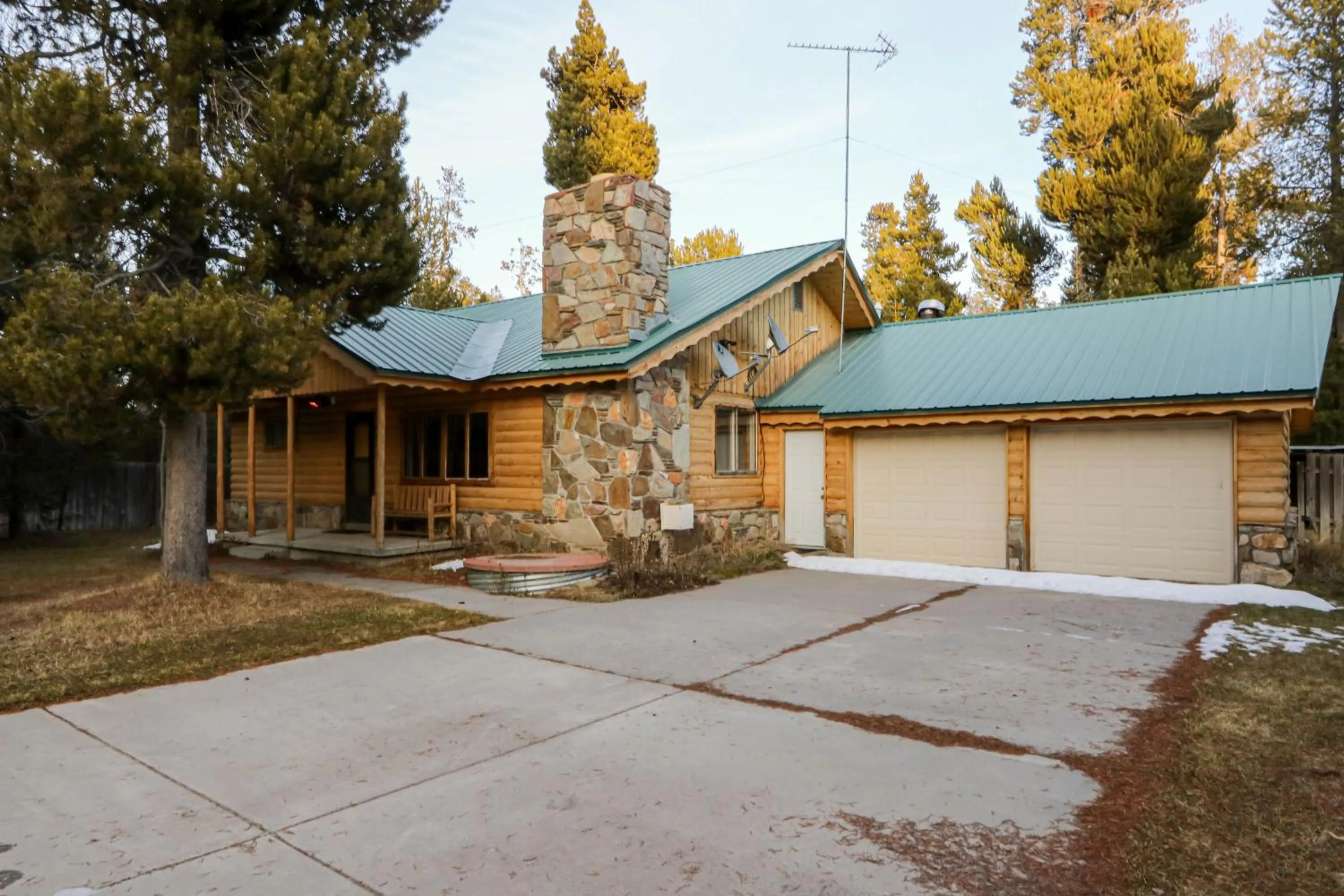 Property building in South Fork Cabin