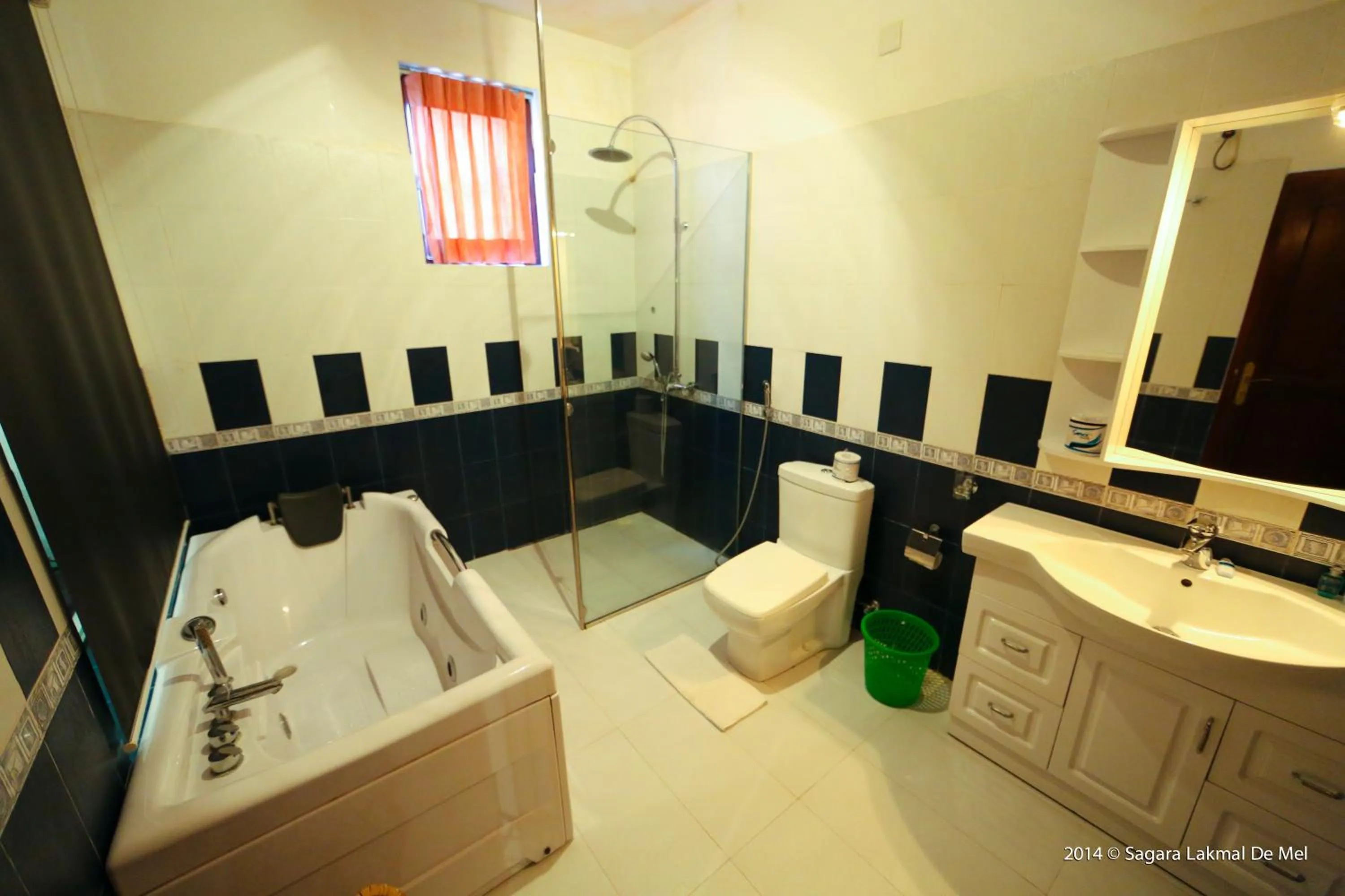 Toilet in Marina Bentota