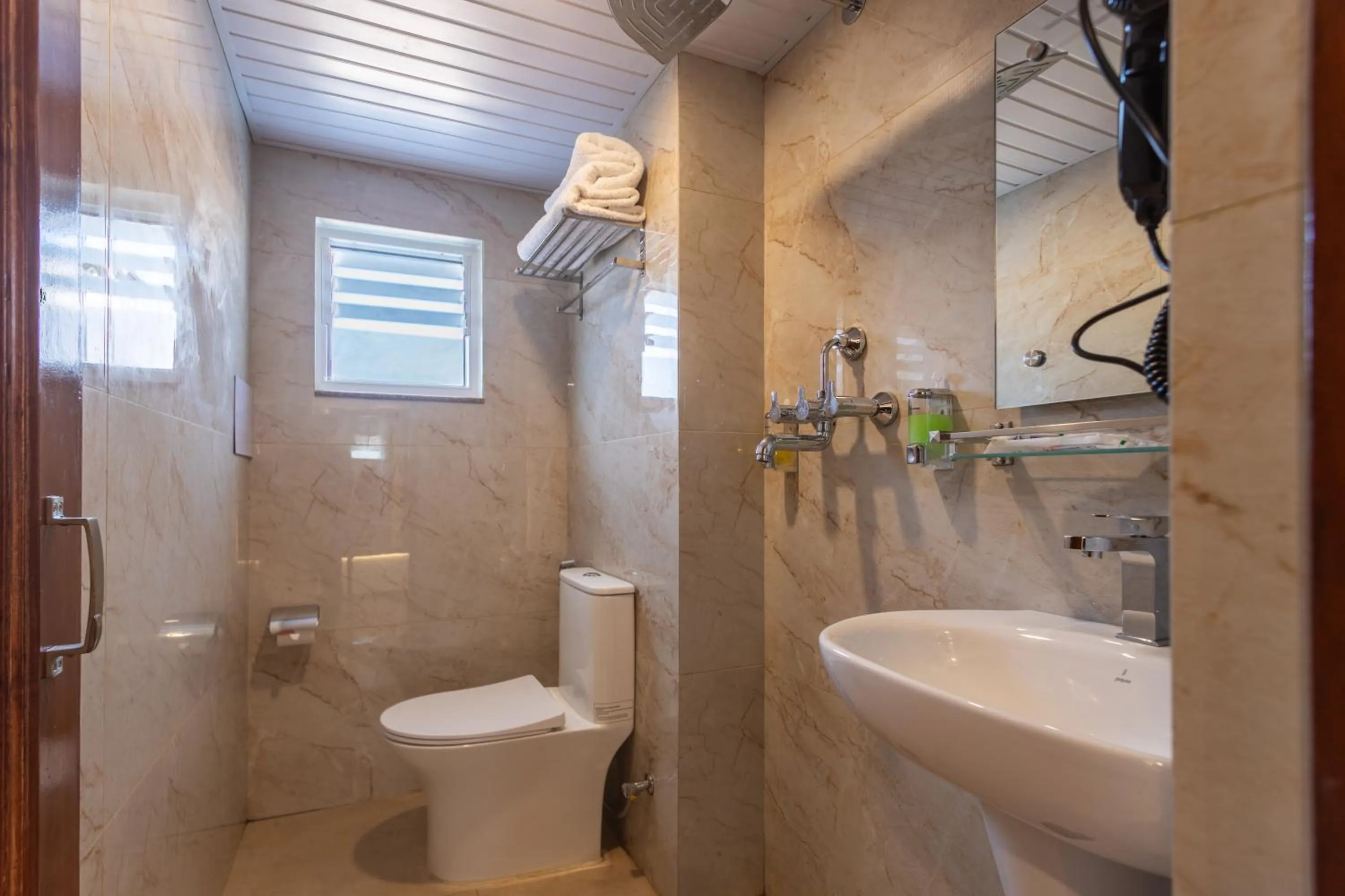 Toilet in Amarawati Boutique Hotel