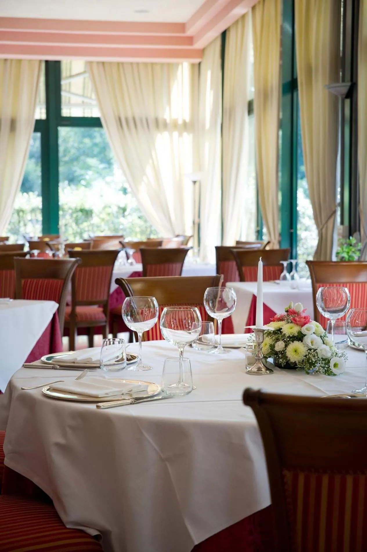 Restaurant/places to eat in Villa Pace Park Hotel Bolognese