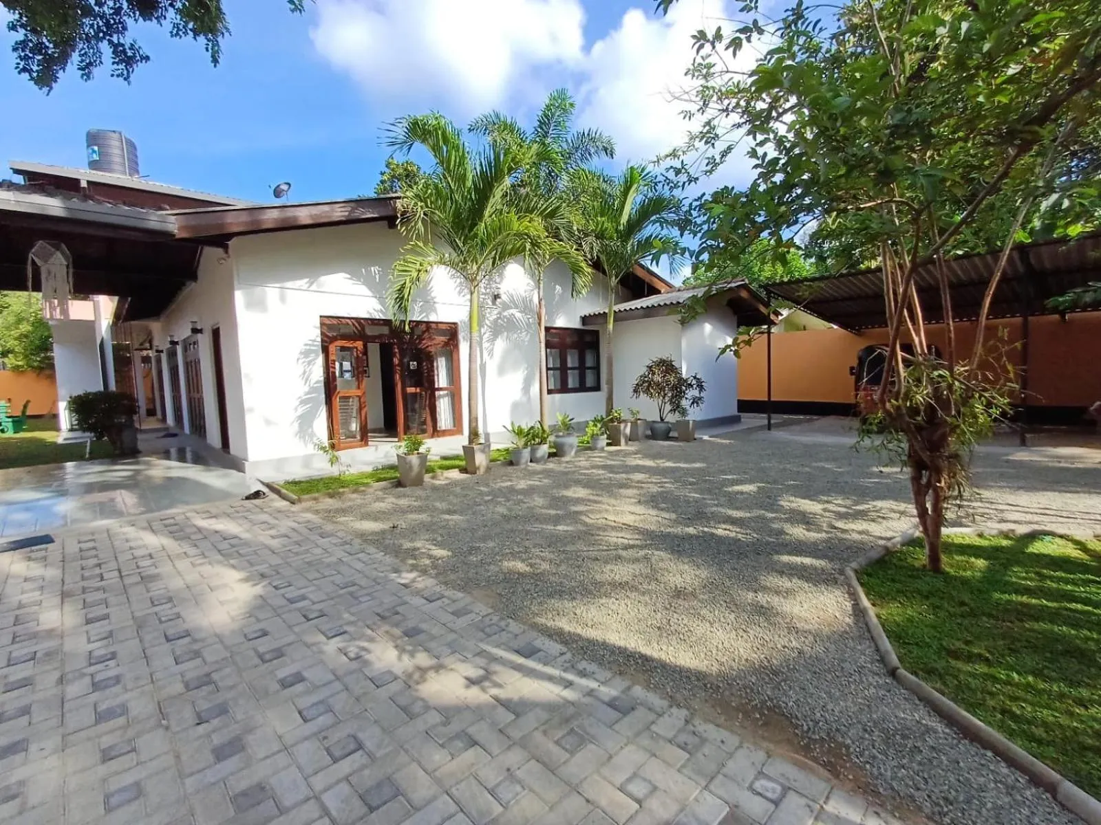 Property building in Villa DeLorenta