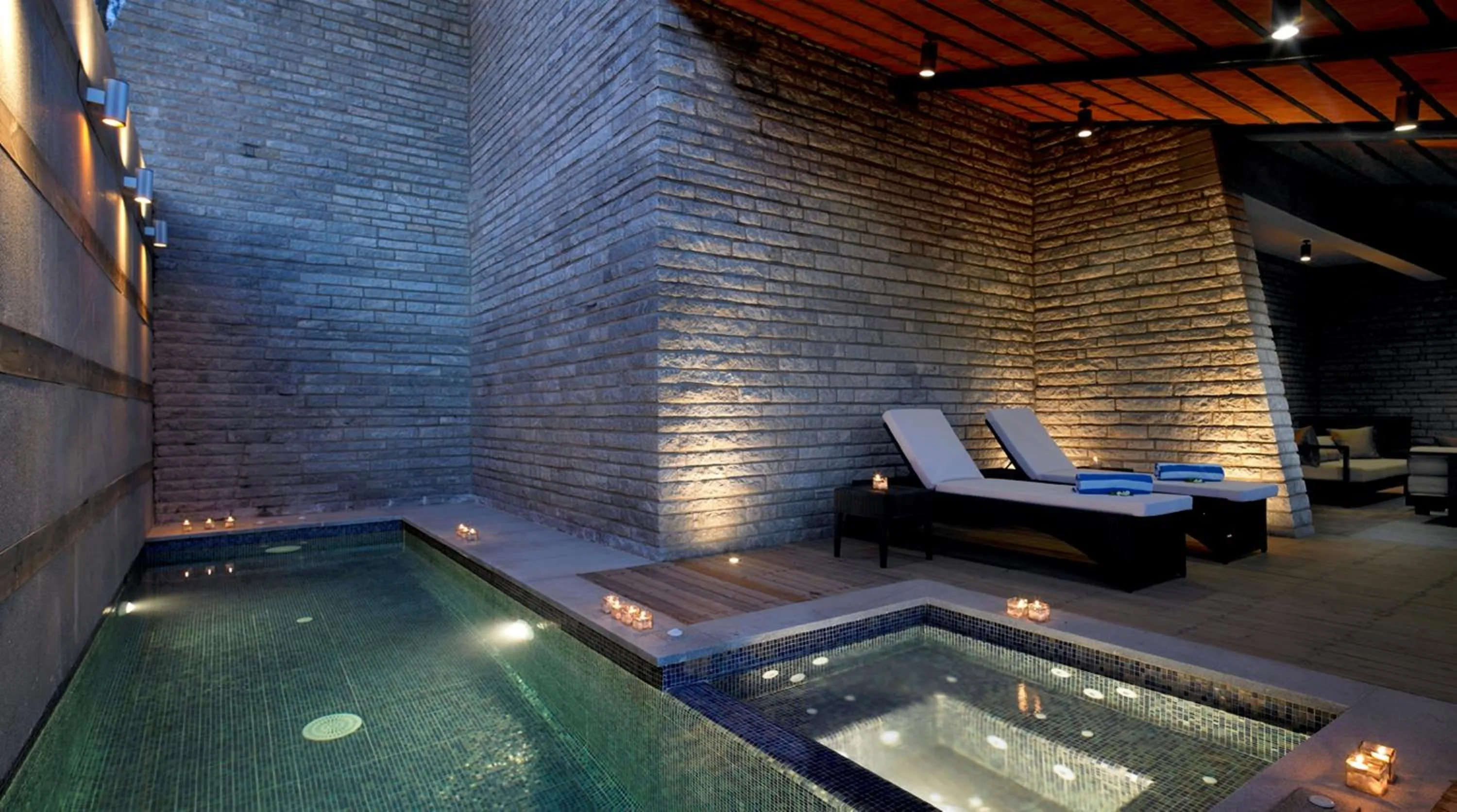 Swimming pool in Angsana Oasis Spa & Resort