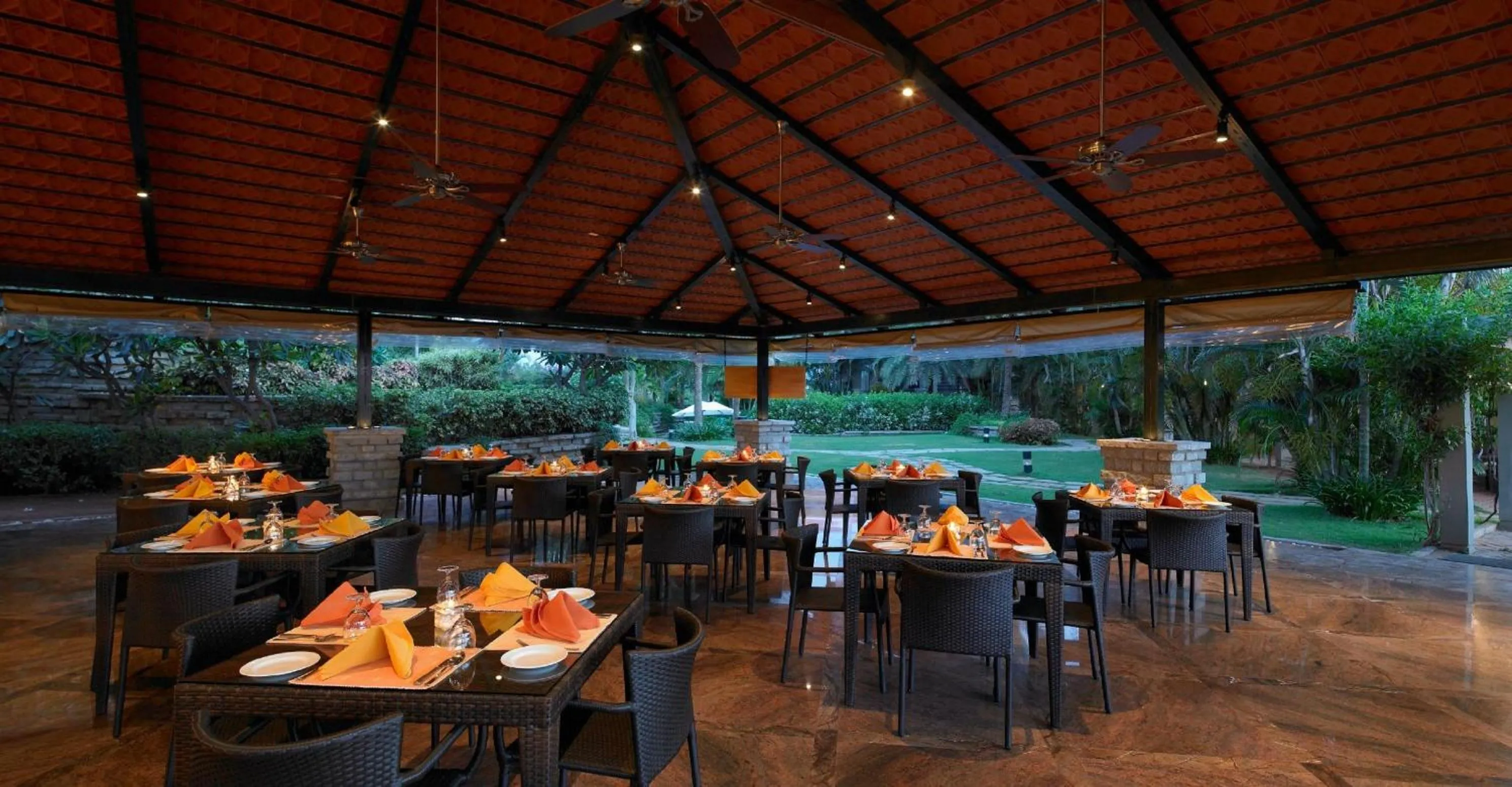 Restaurant/places to eat in Angsana Oasis Spa & Resort