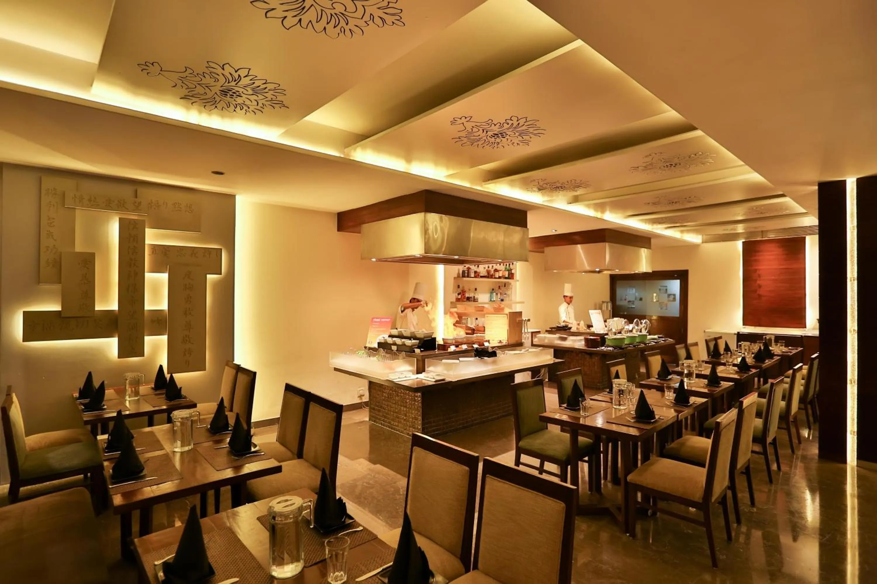 Restaurant/places to eat in Hotel Icon