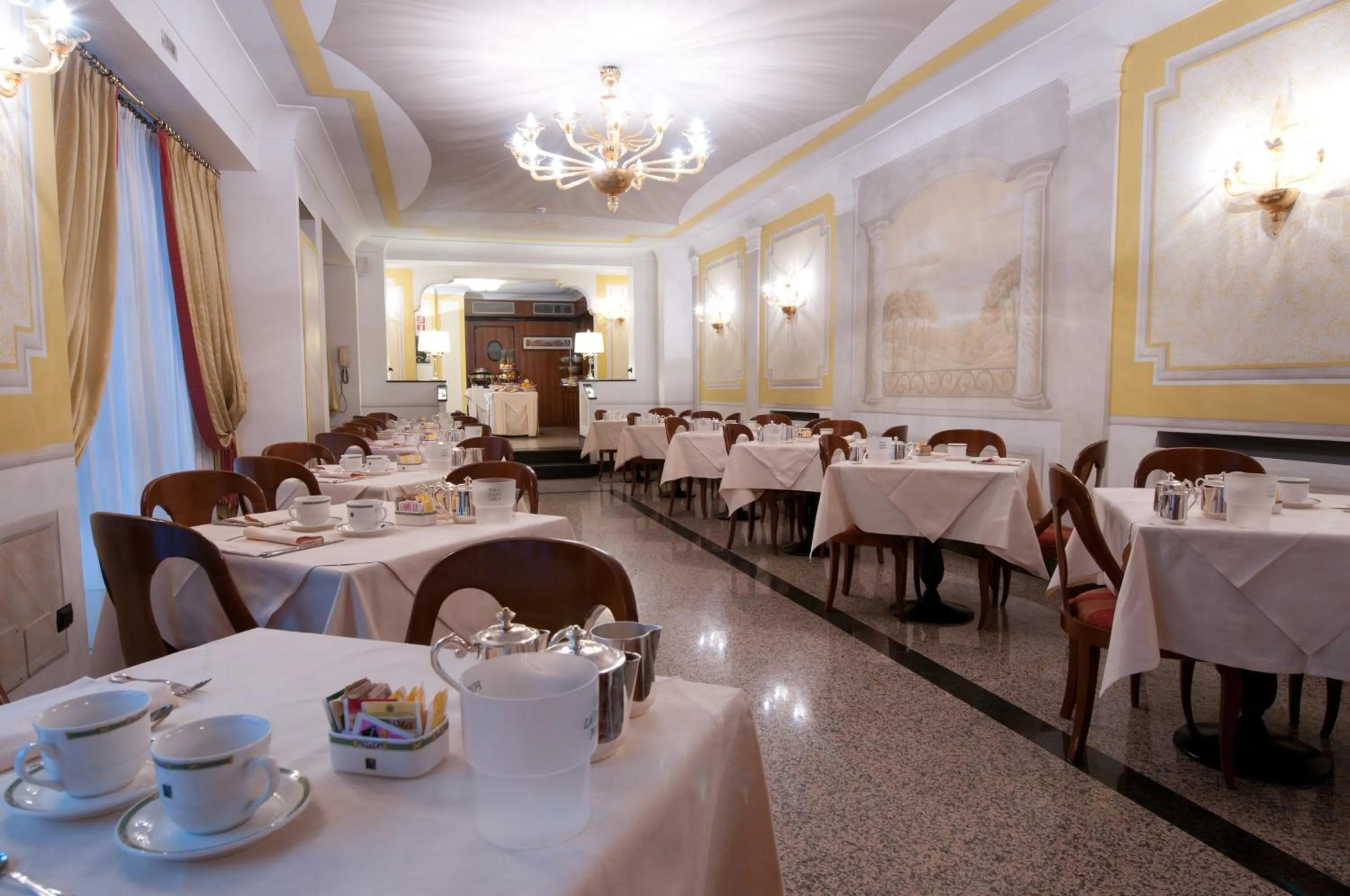 Restaurant/places to eat in Hotel Marconi