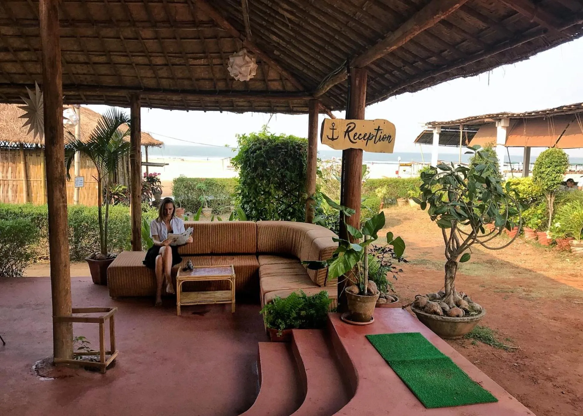 Communal lounge/ TV room in Beach Street Eco Resort - Mandrem