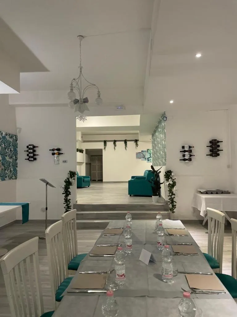 Restaurant/places to eat in Oasi Park Hotel